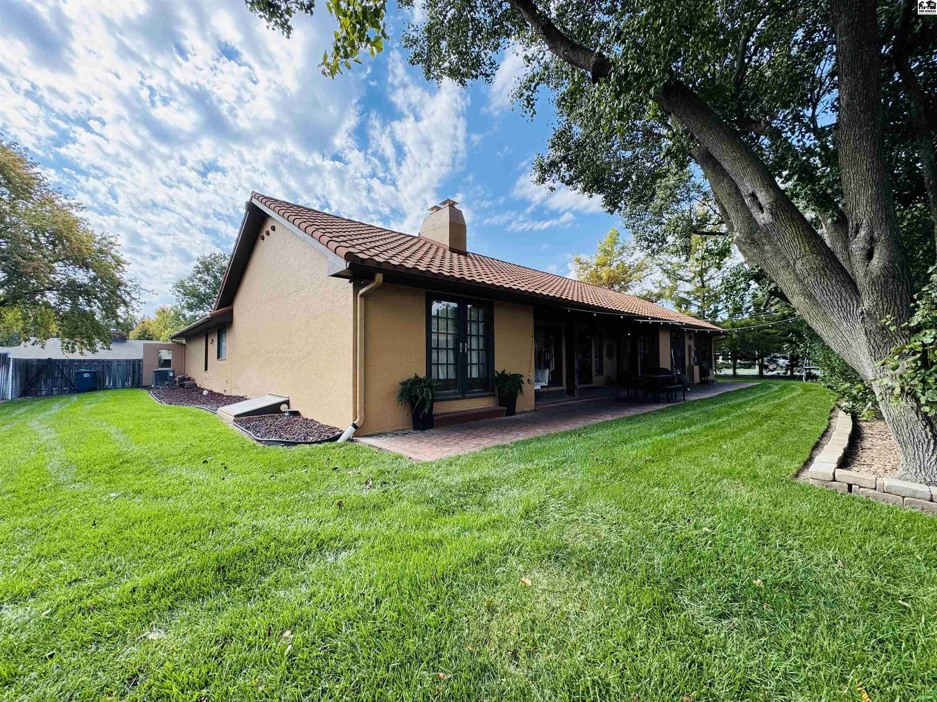 202 Cochise Trail Hutchinson KS 67502