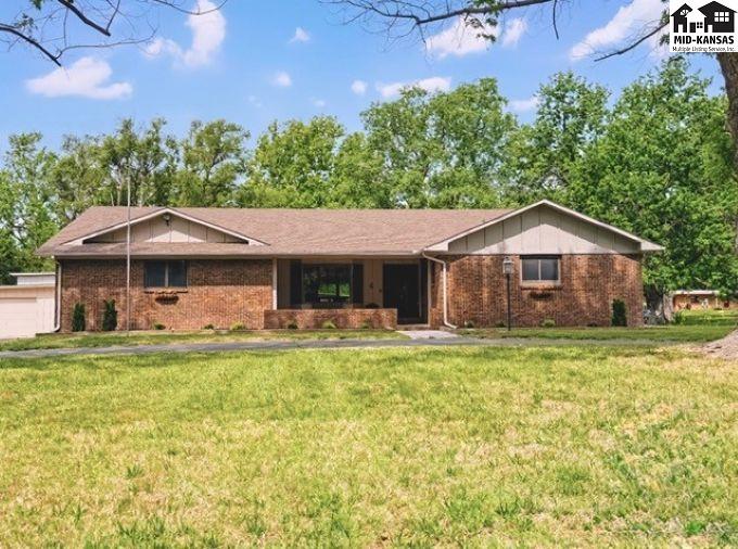 4 Hilltop Drive Hutchinson KS 67502