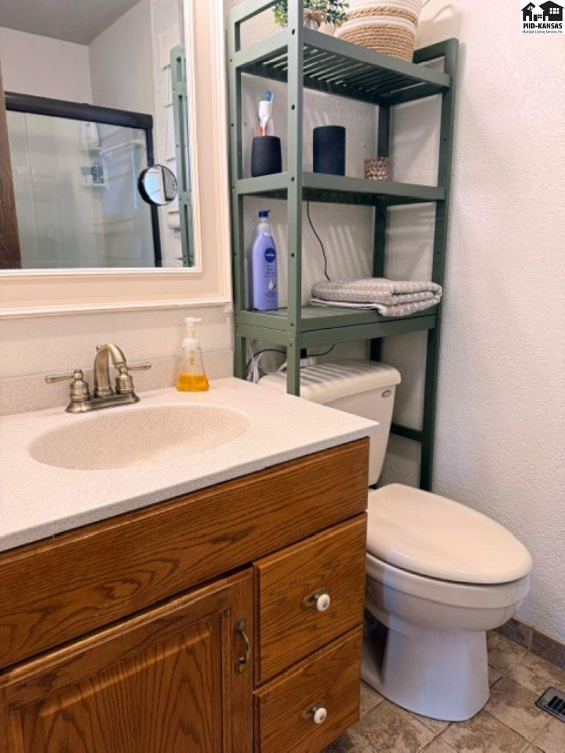 4 Hilltop Drive Hutchinson KS 67502