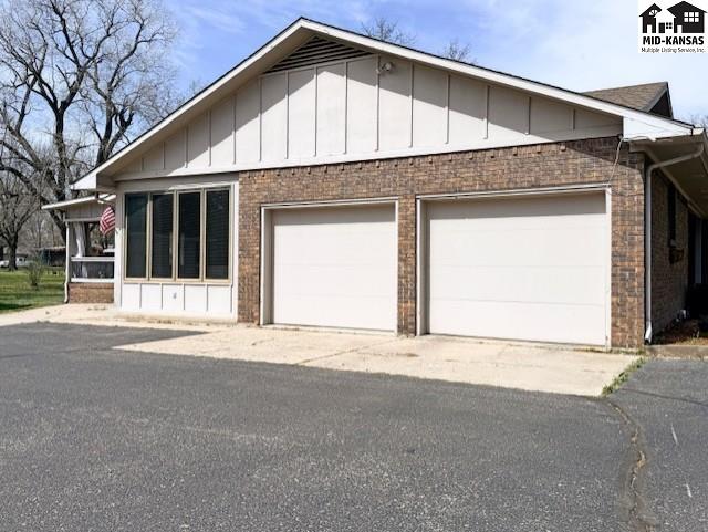 4 Hilltop Drive Hutchinson KS 67502