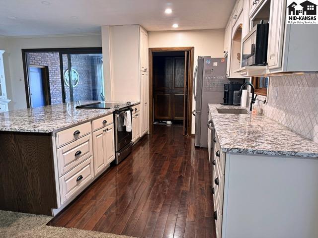 4 Hilltop Drive Hutchinson KS 67502
