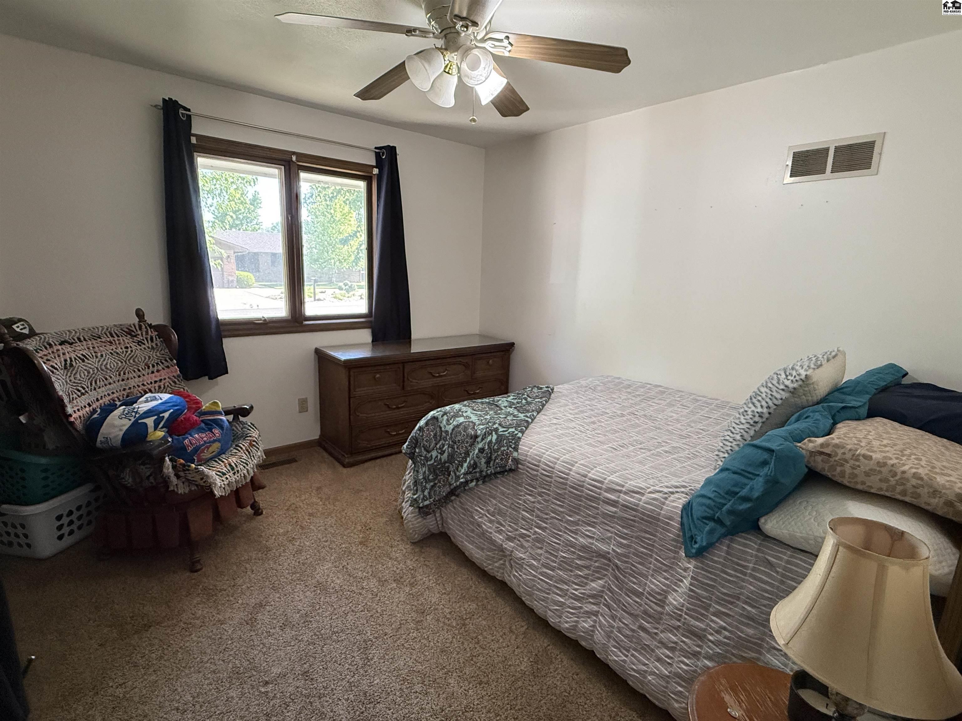 12 Warren Drive South Hutchinson KS 67505