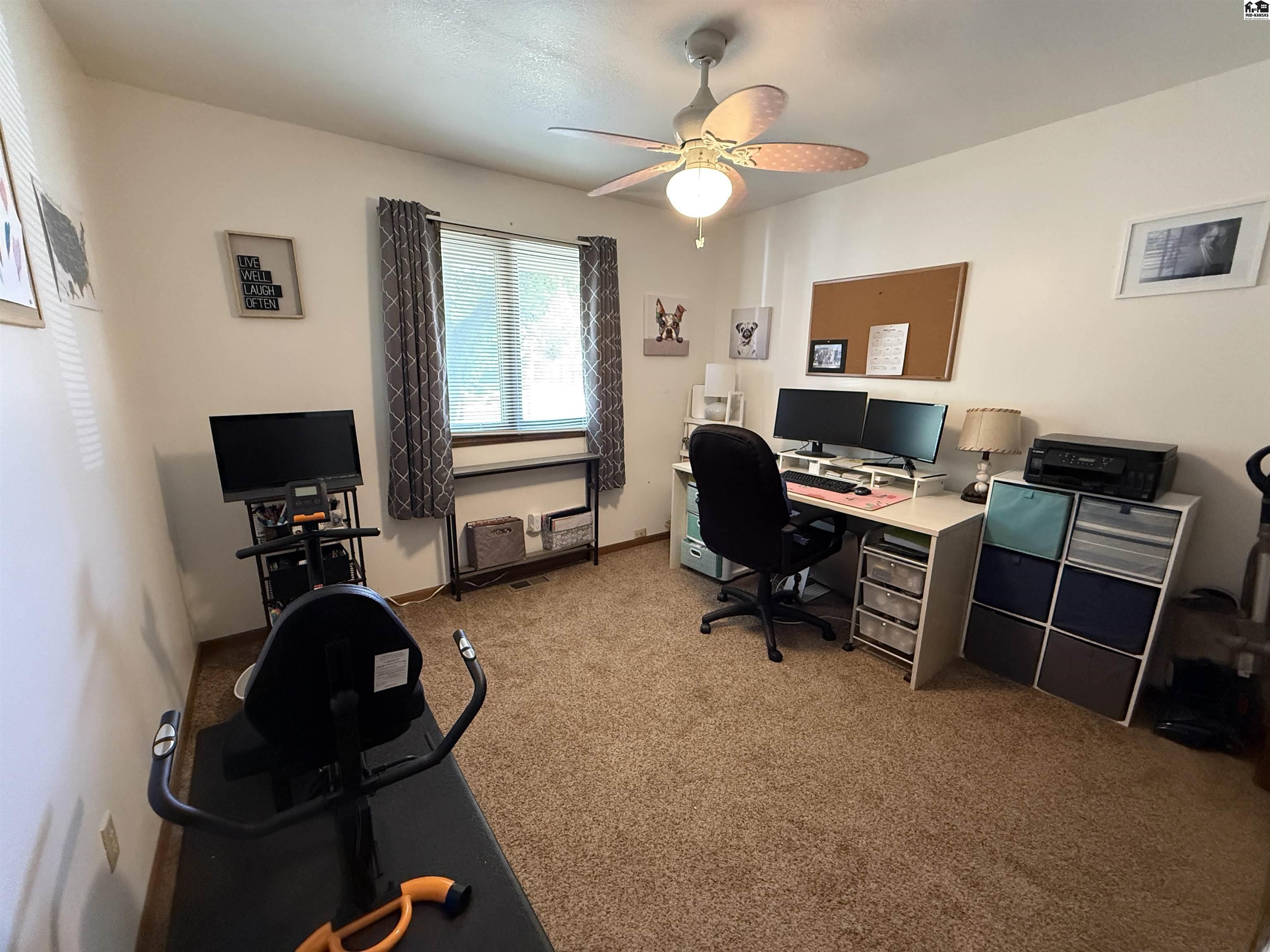 12 Warren Drive South Hutchinson KS 67505