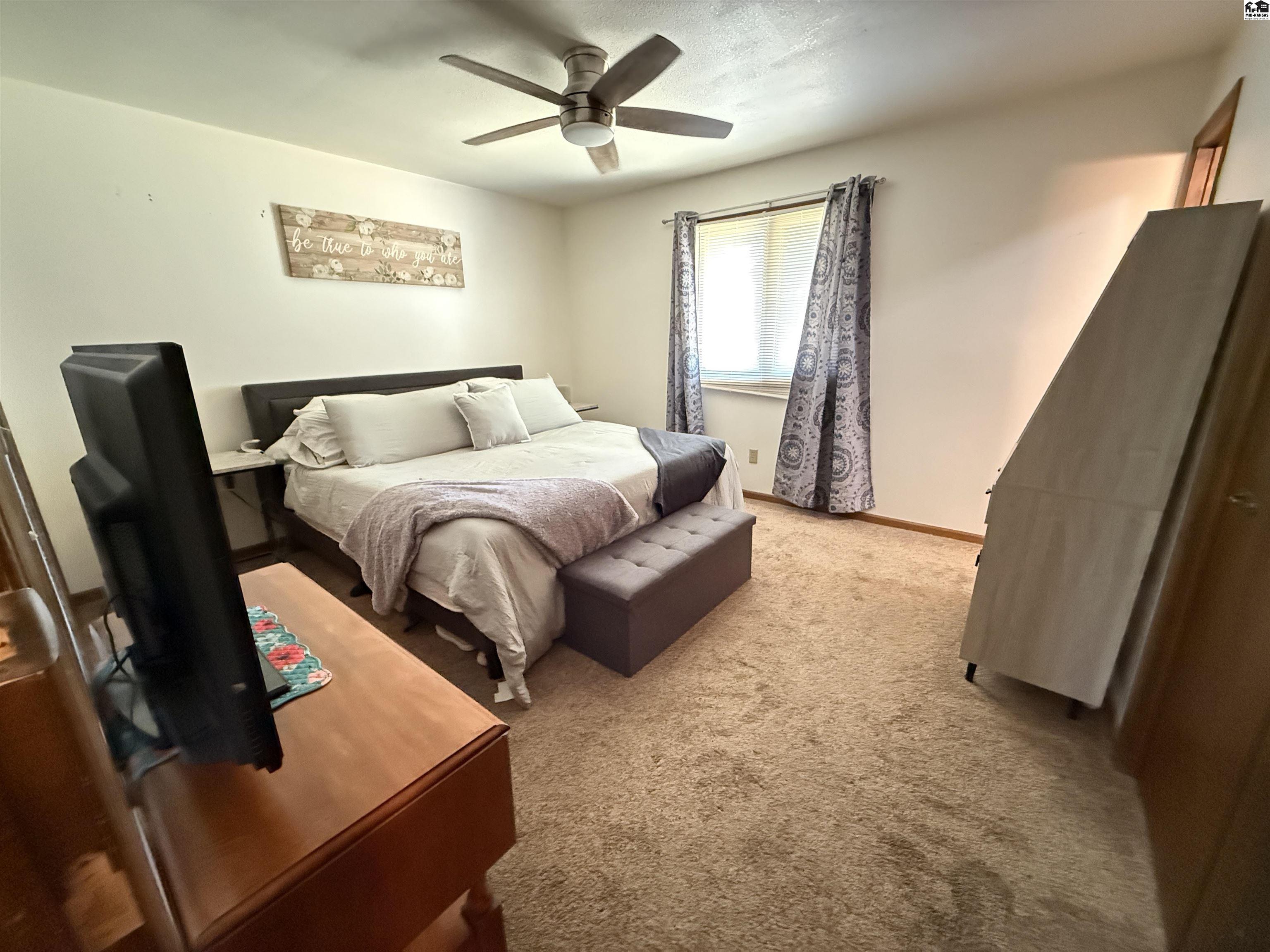 12 Warren Drive South Hutchinson KS 67505