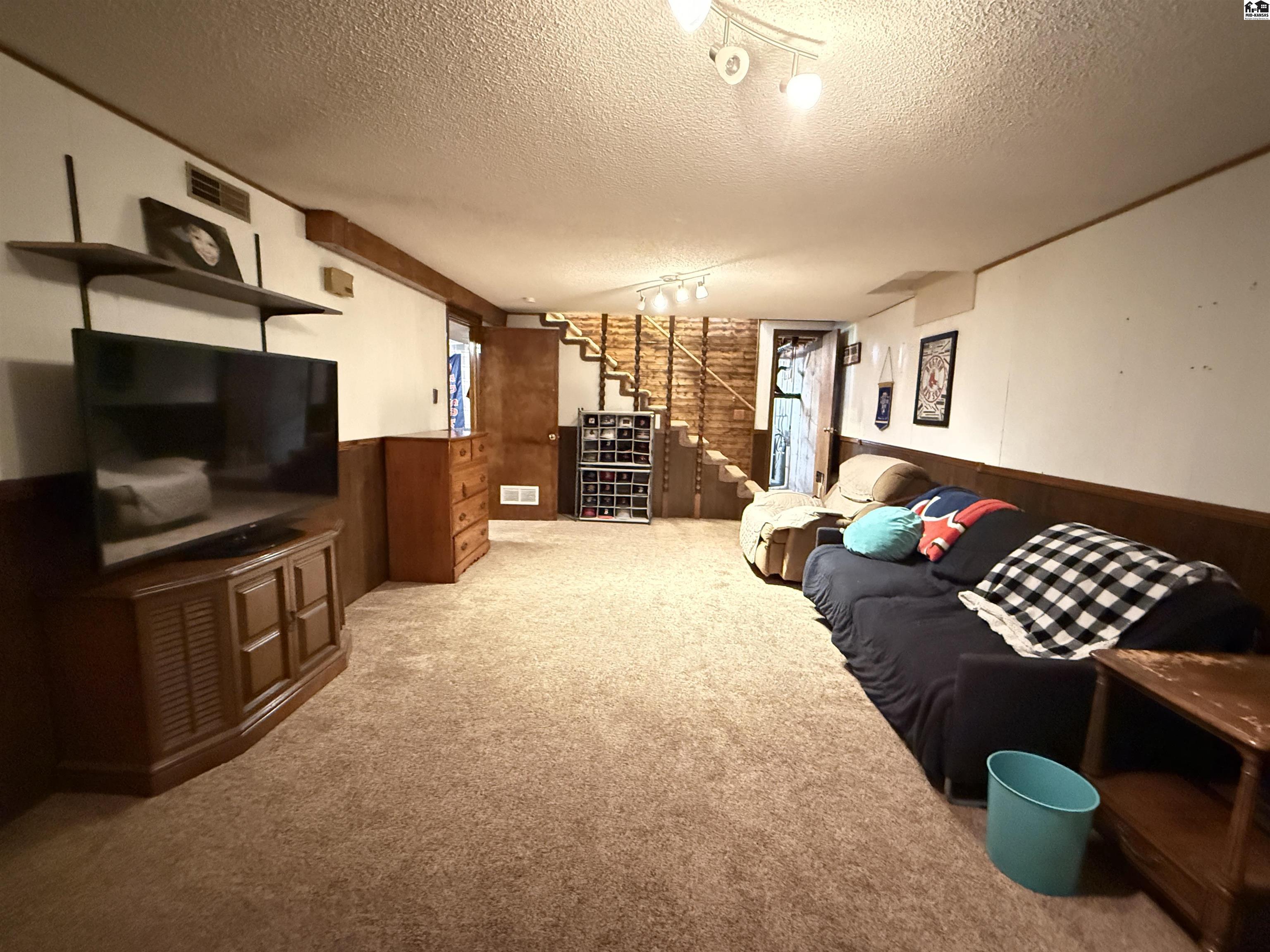 12 Warren Drive South Hutchinson KS 67505