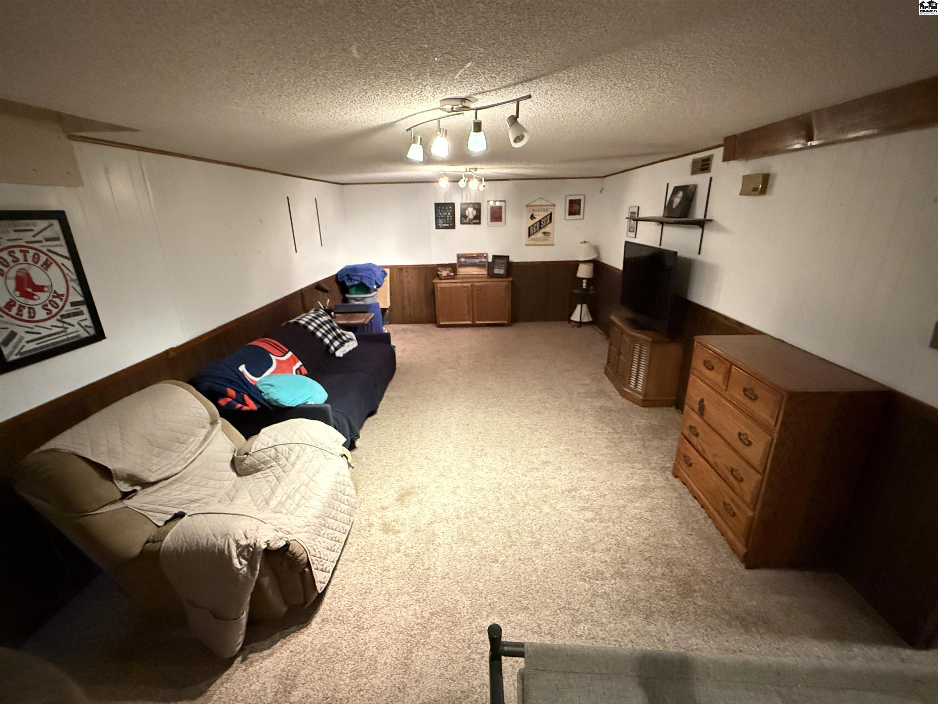 12 Warren Drive South Hutchinson KS 67505