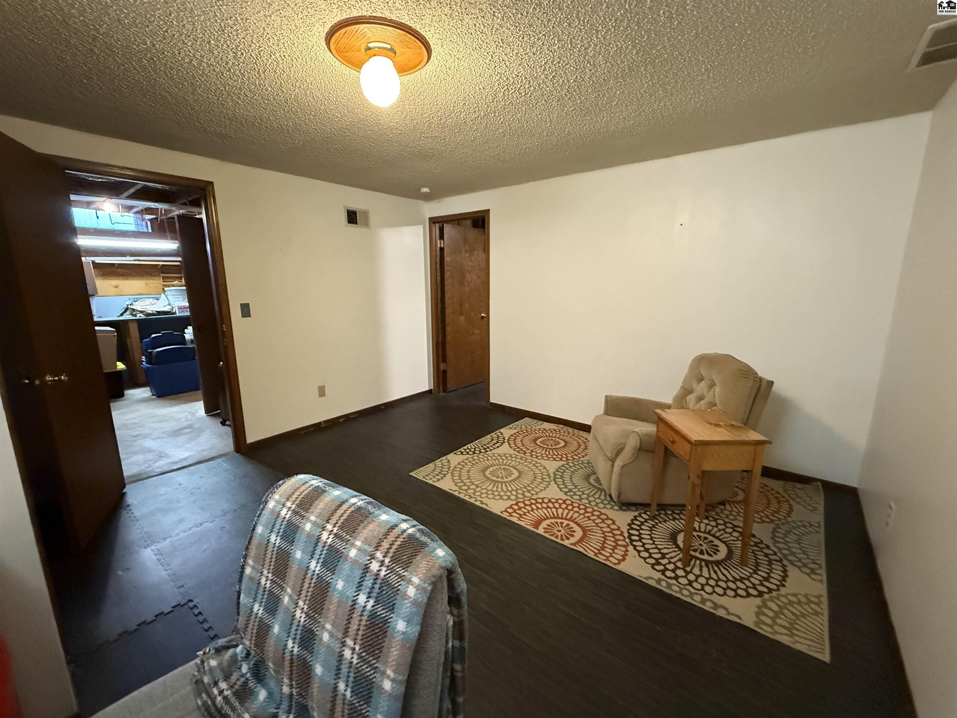 12 Warren Drive South Hutchinson KS 67505