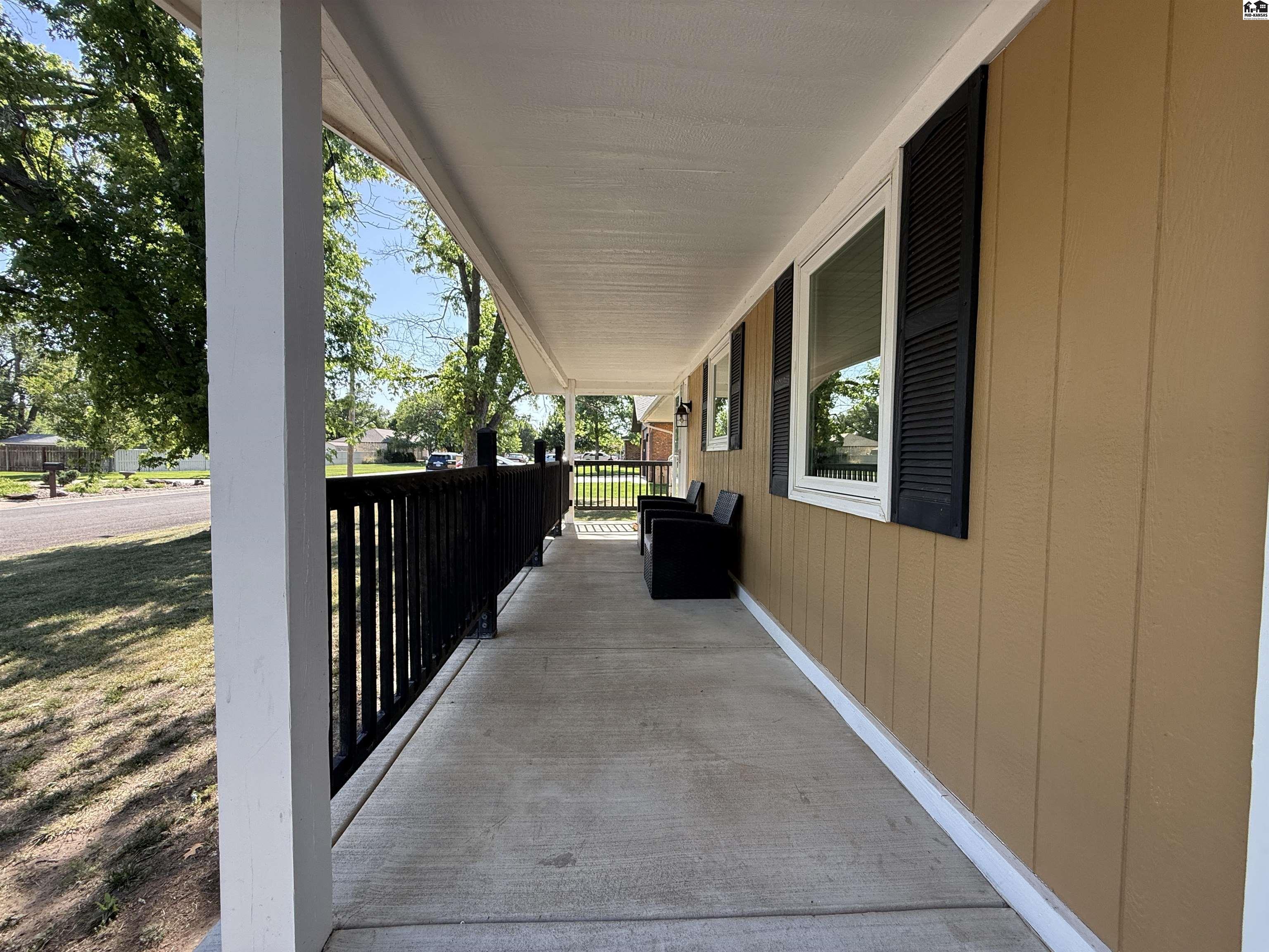 12 Warren Drive South Hutchinson KS 67505