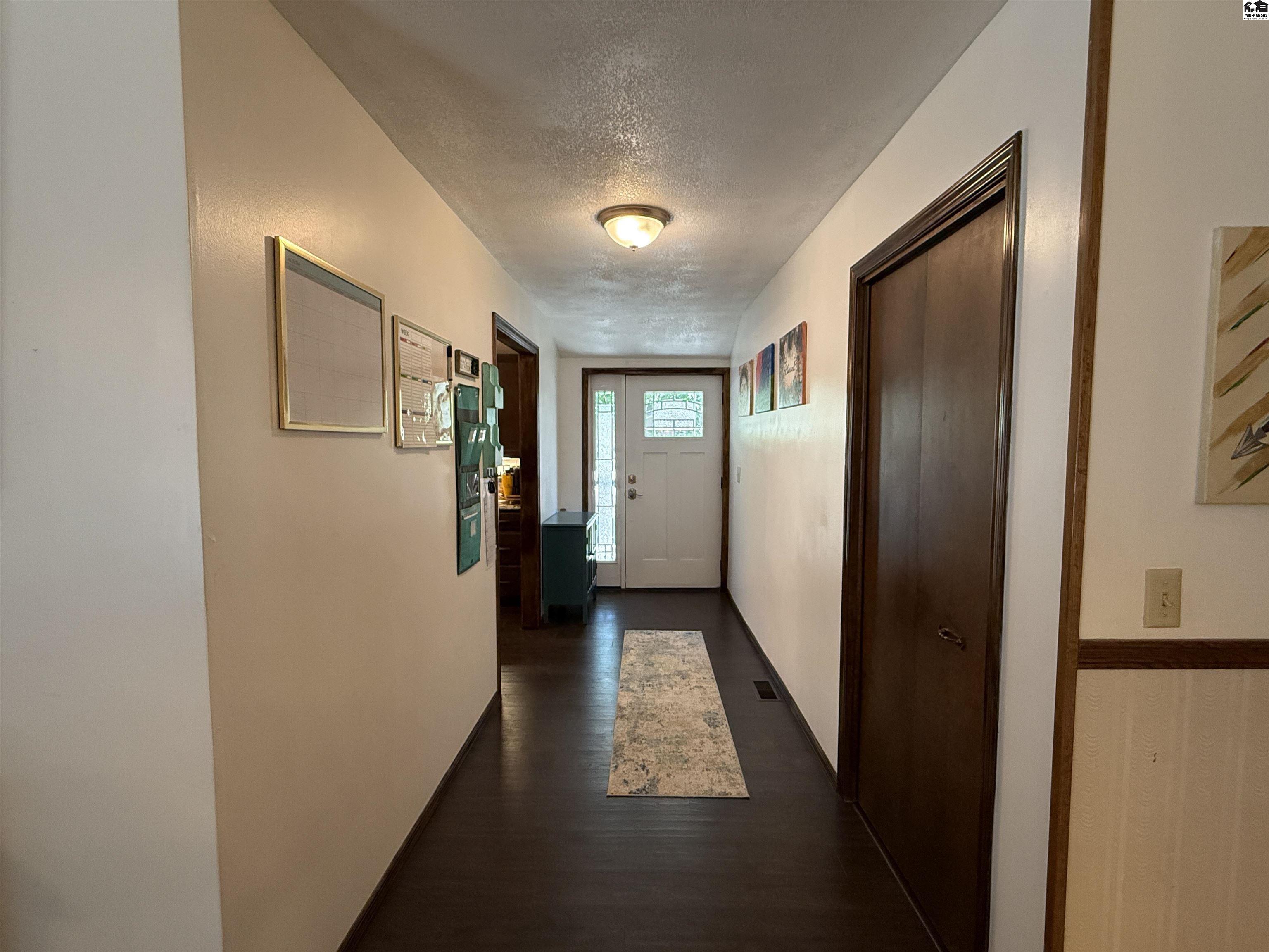 12 Warren Drive South Hutchinson KS 67505