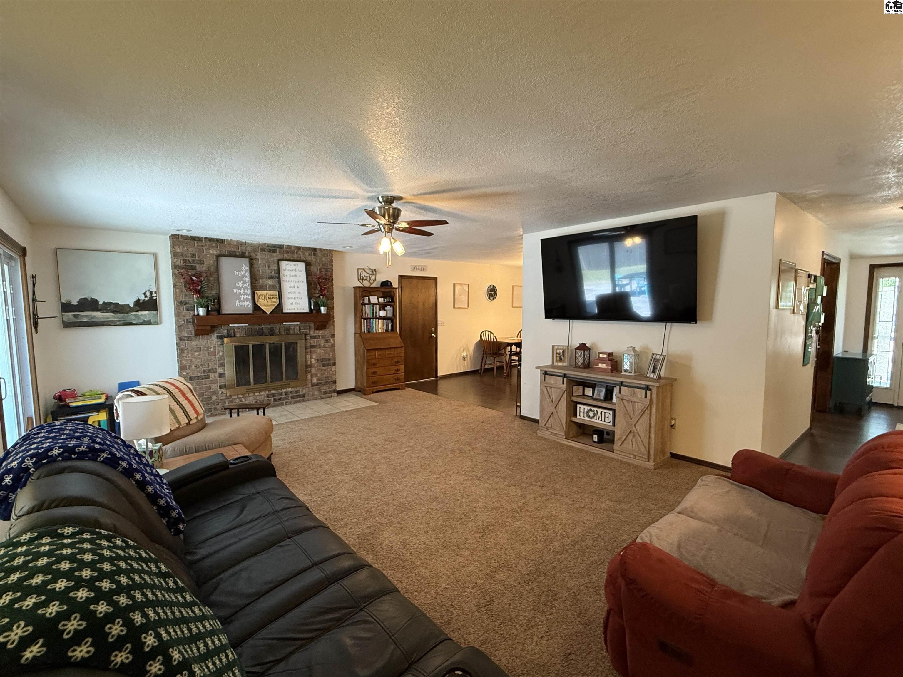 12 Warren Drive South Hutchinson KS 67505