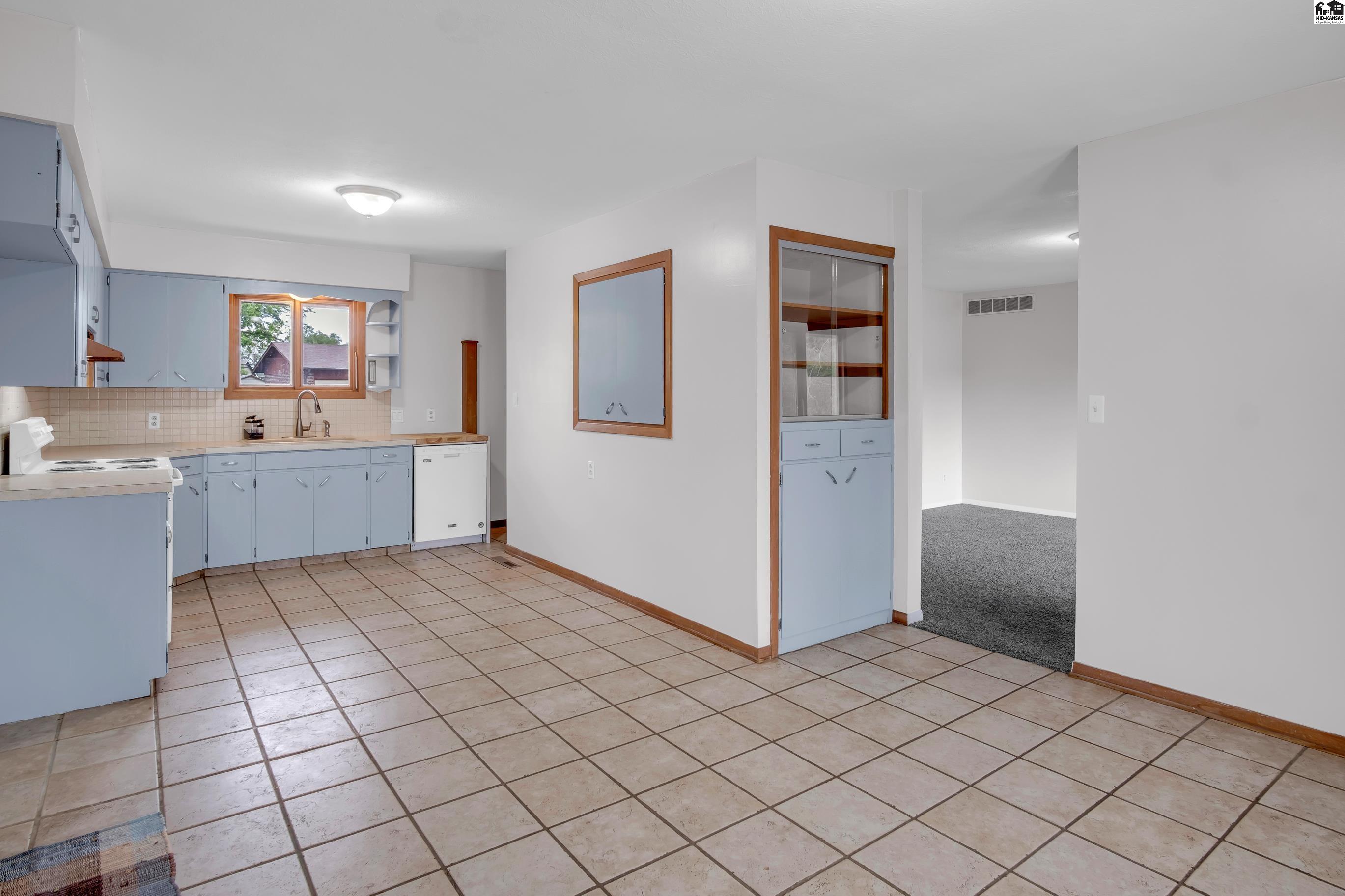 605 Catalina Drive Hutchinson KS 67502