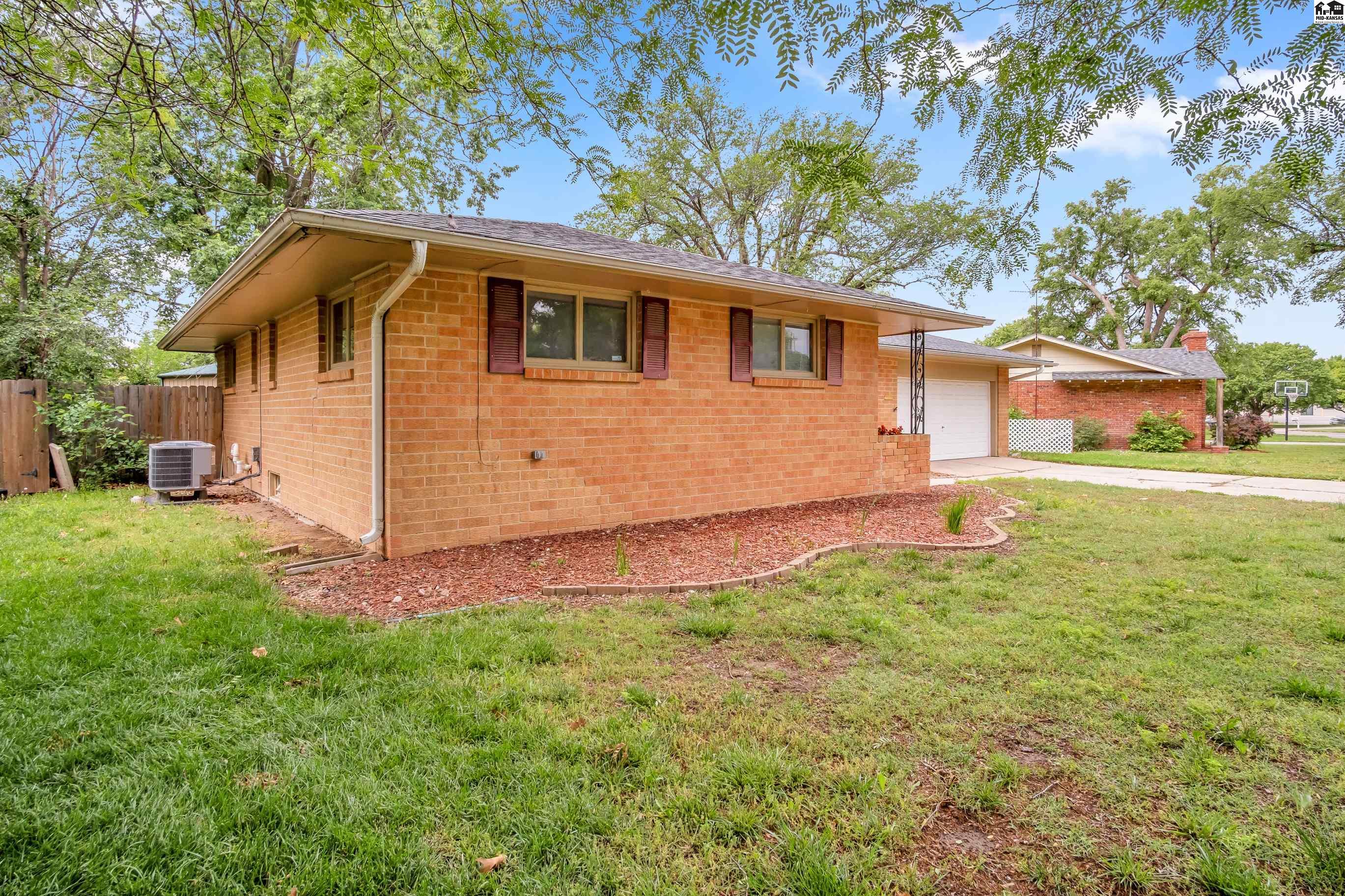 605 Catalina Drive Hutchinson KS 67502