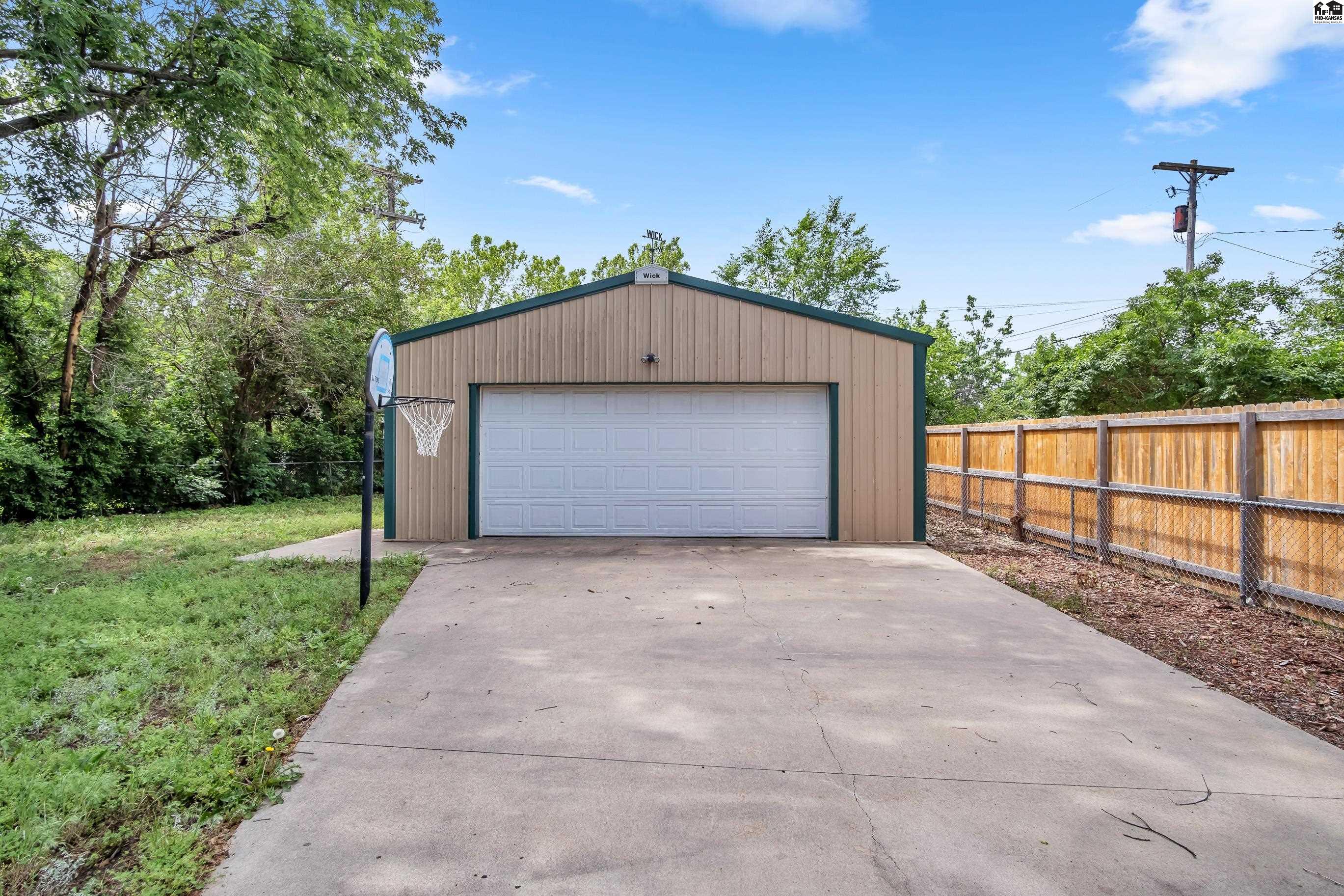 605 Catalina Drive Hutchinson KS 67502