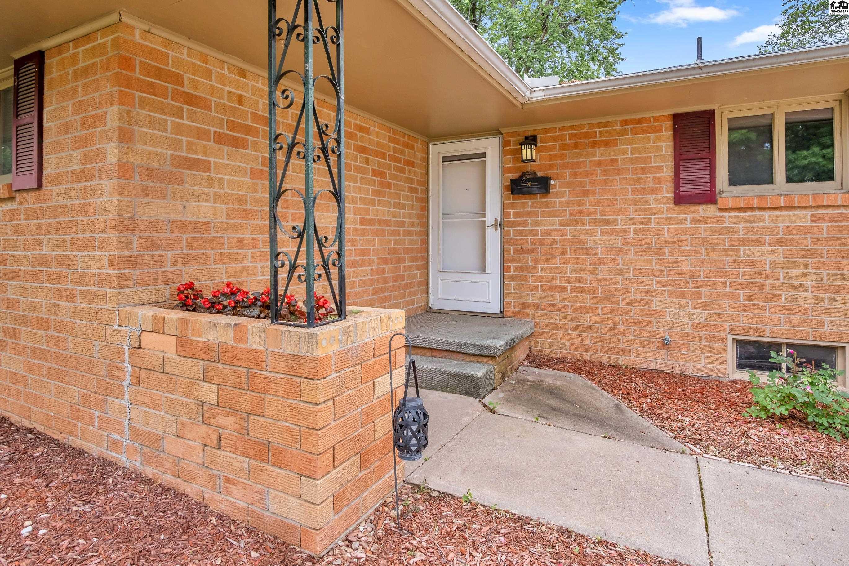 605 Catalina Drive Hutchinson KS 67502