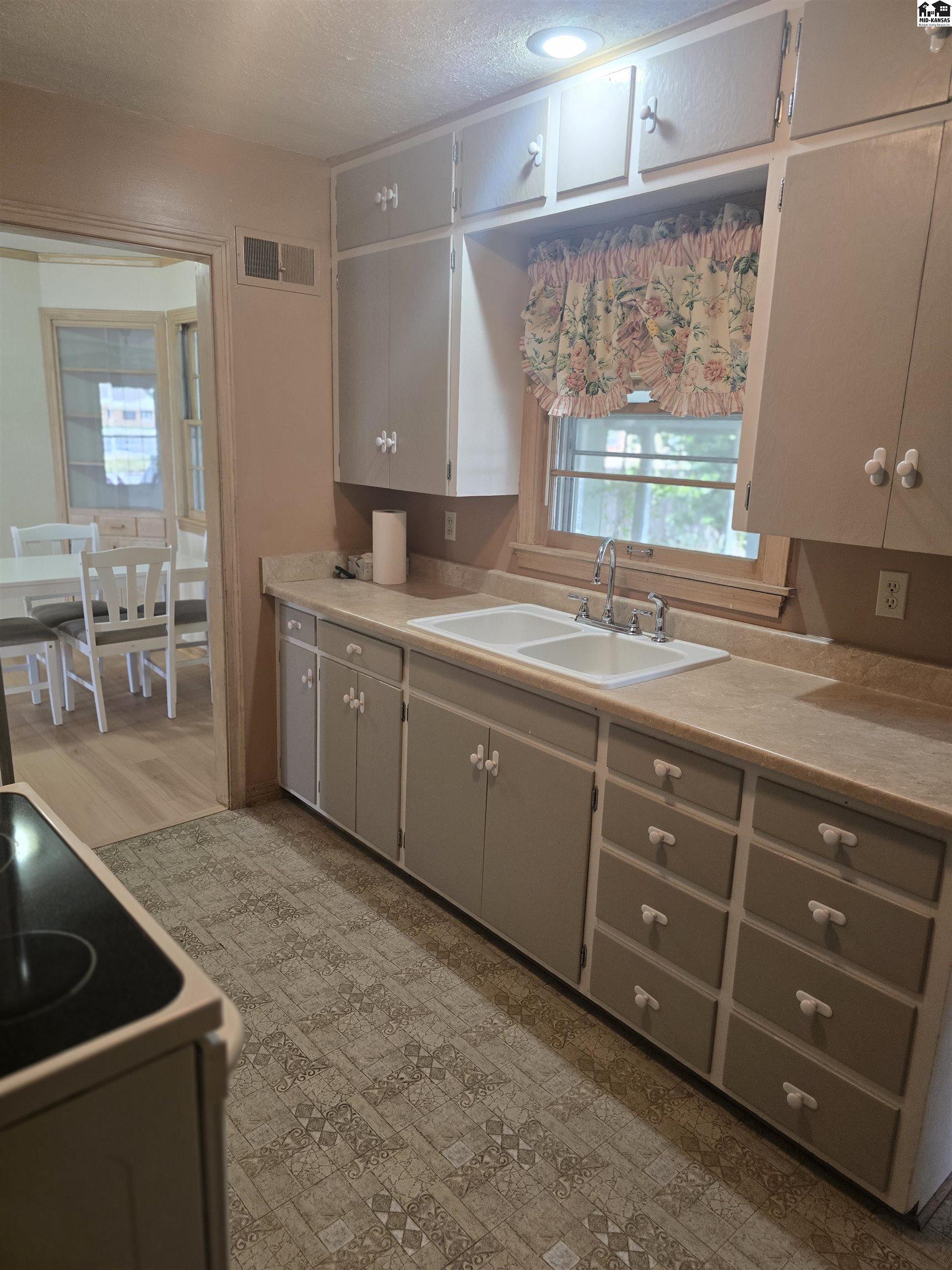 2610 N Washington Street Hutchinson KS 67502