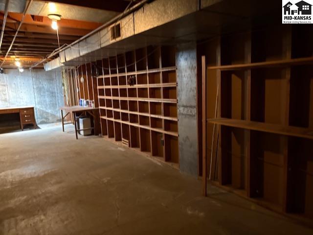 1504 Brookwood Drive Hutchinson KS 67502