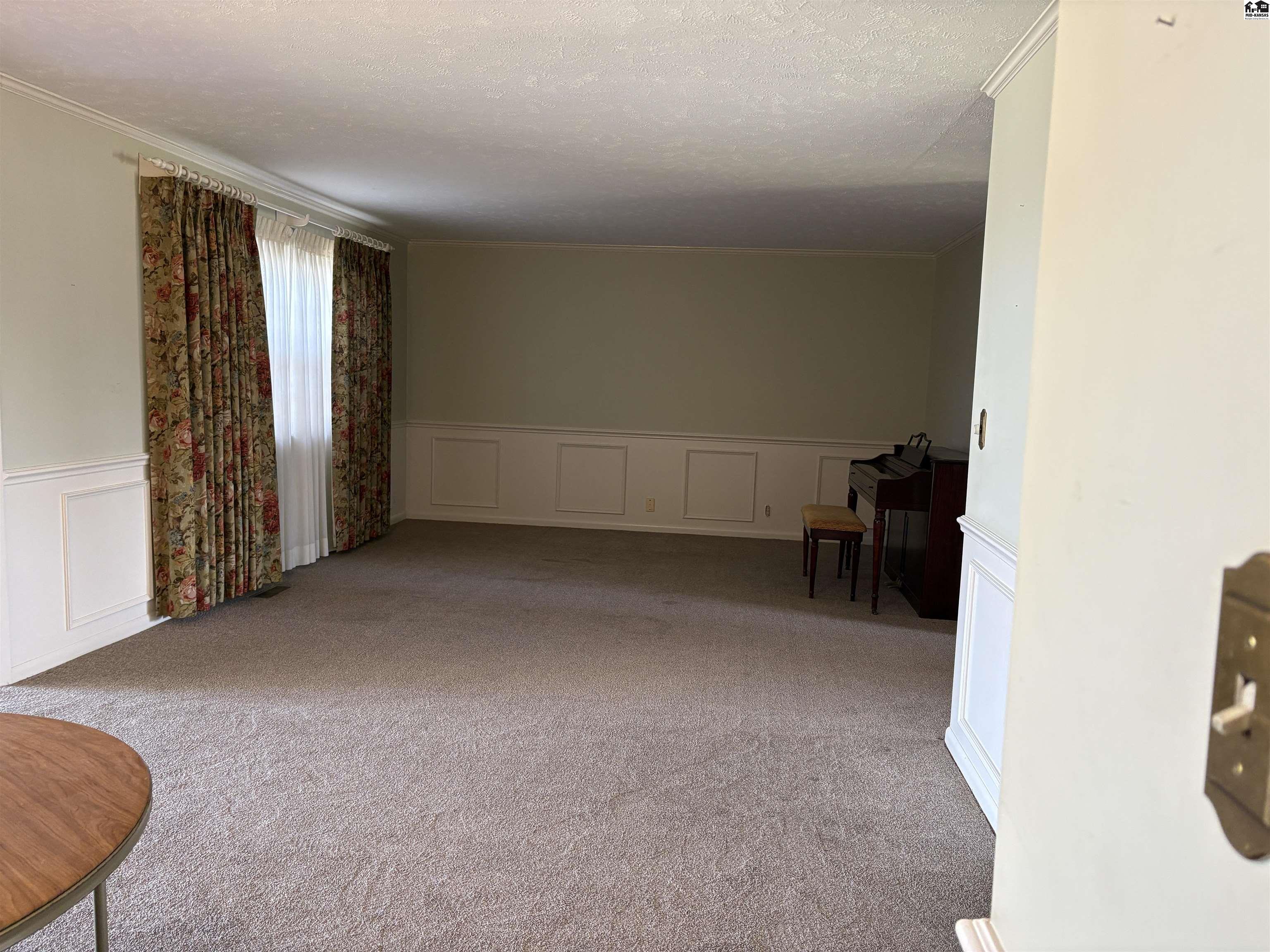 1504 Brookwood Drive Hutchinson KS 67502