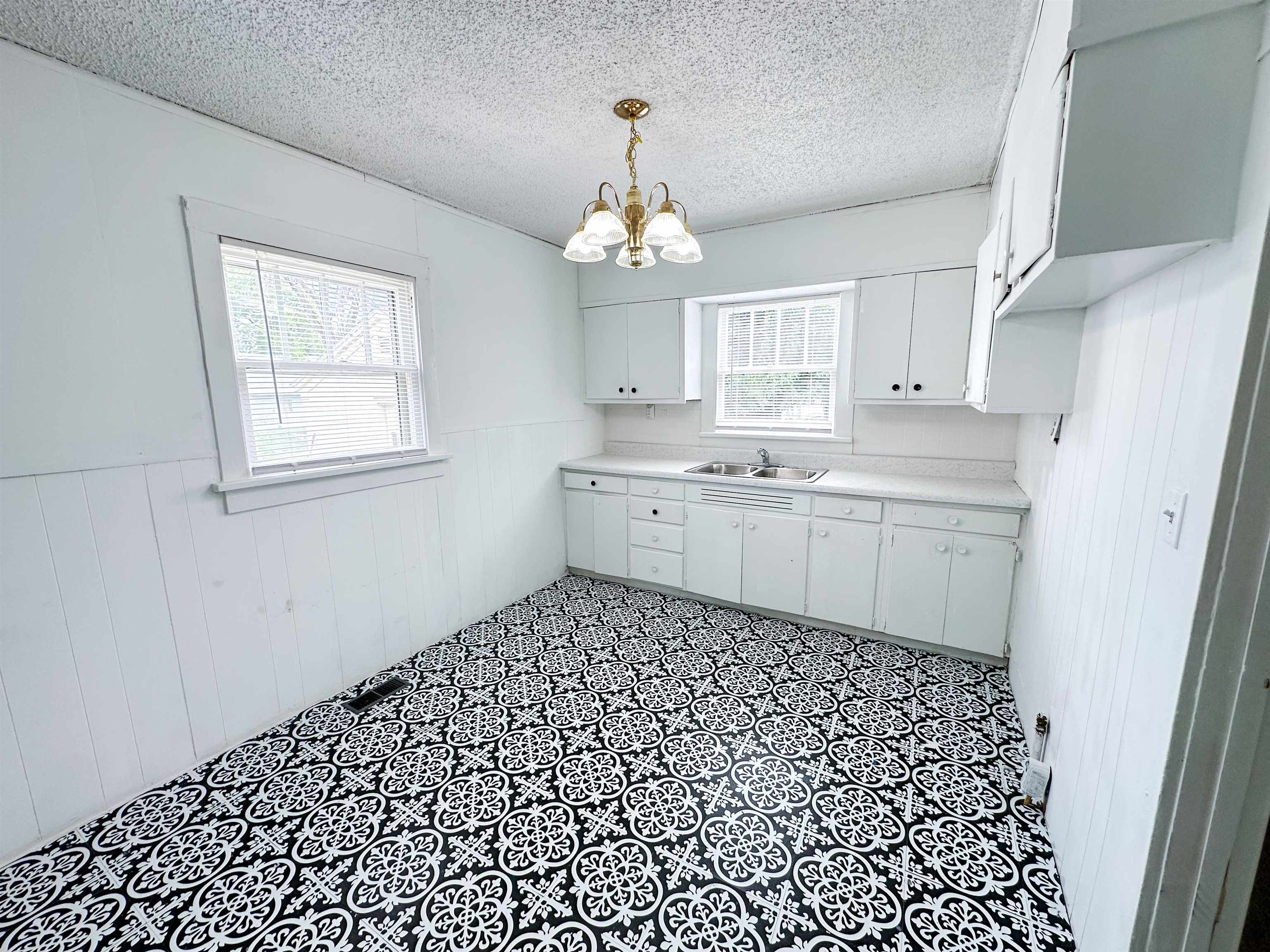 1306 N Forrest Street Hutchinson KS 67501