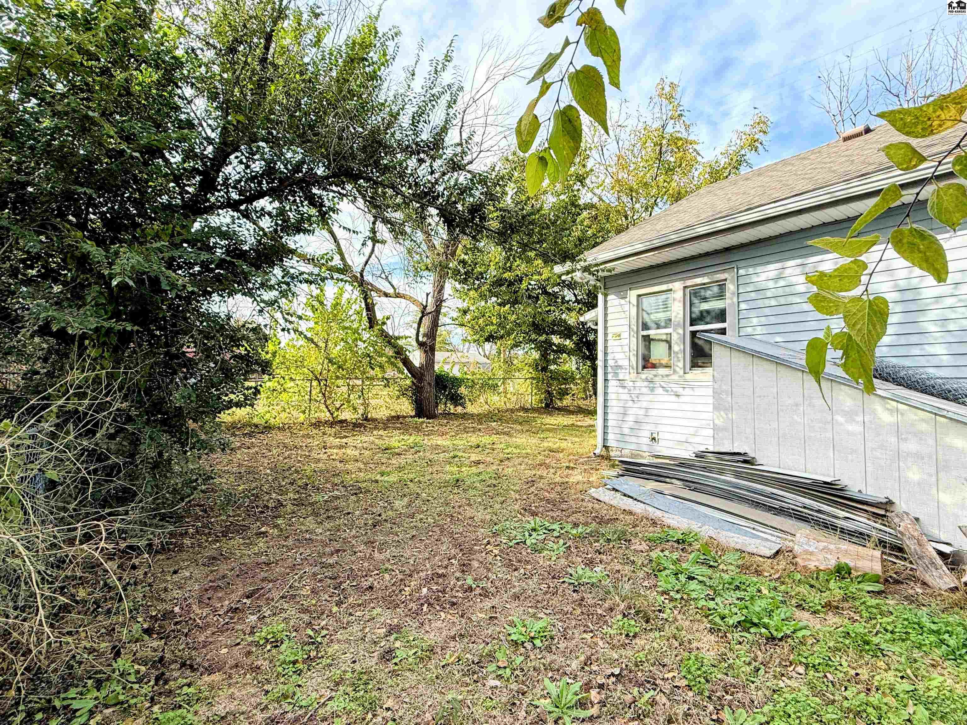 715 S Maple Street Hutchinson KS 67501