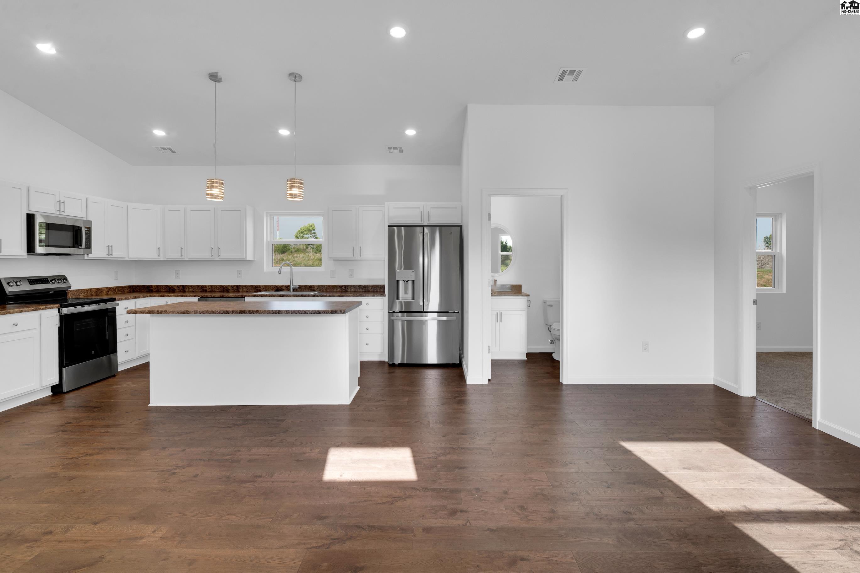 721 N Palomino Trail Hutchinson KS 67501