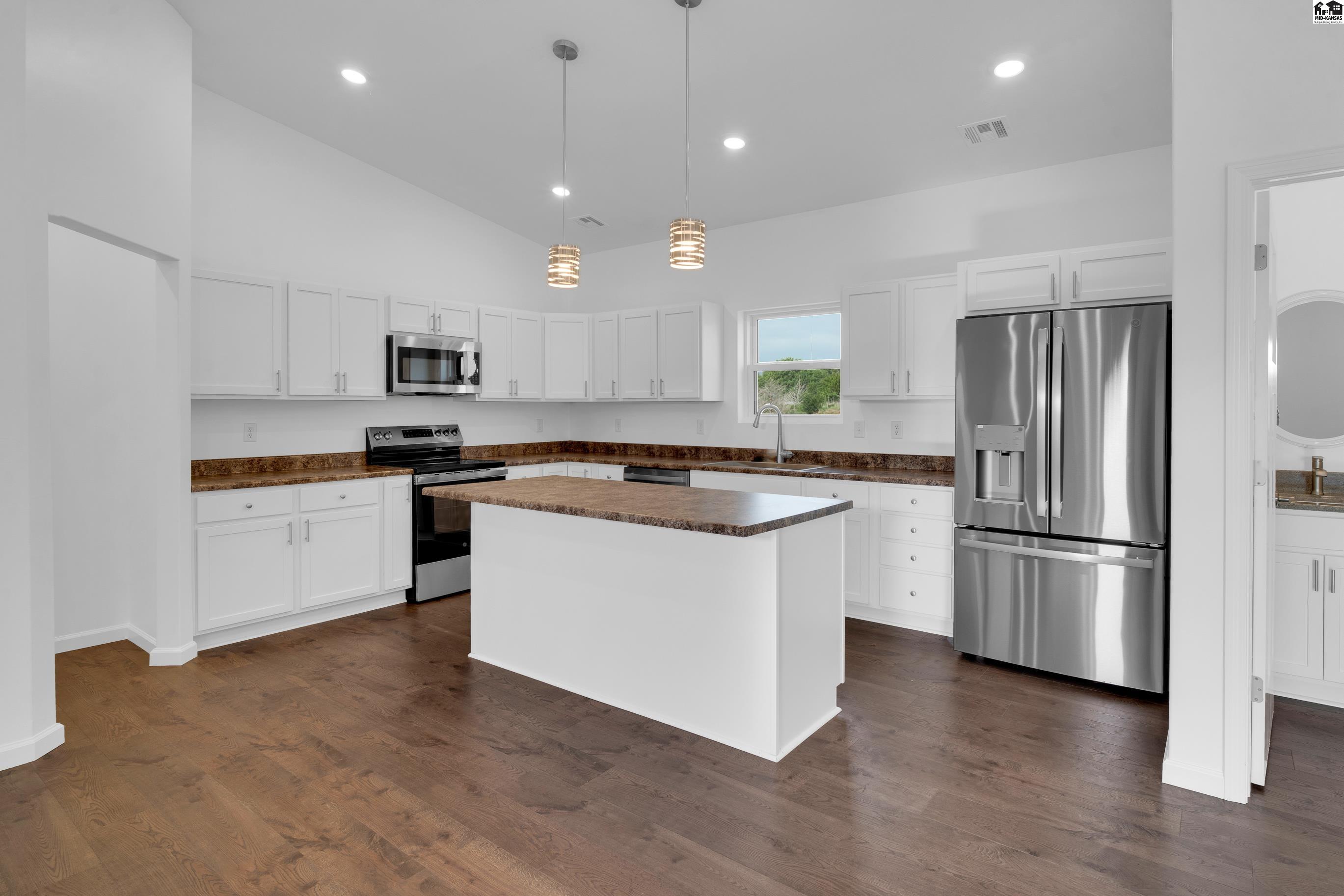 721 N Palomino Trail Hutchinson KS 67501