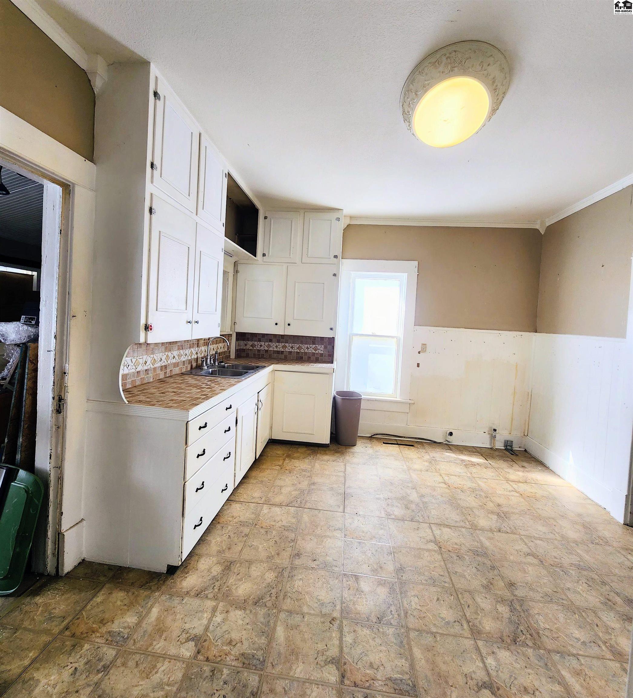 803 E 5th Avenue Hutchinson KS 67501