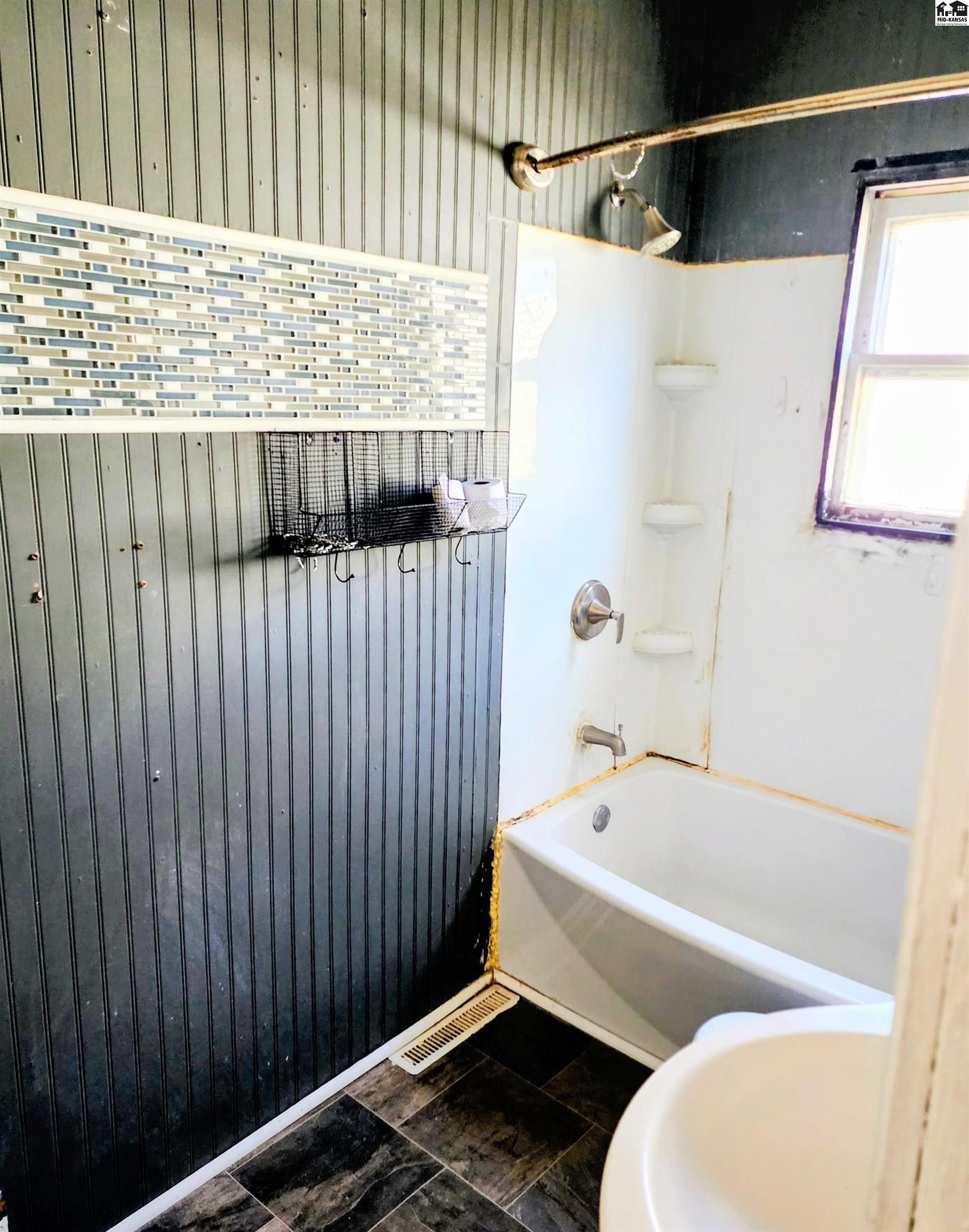 803 E 5th Avenue Hutchinson KS 67501