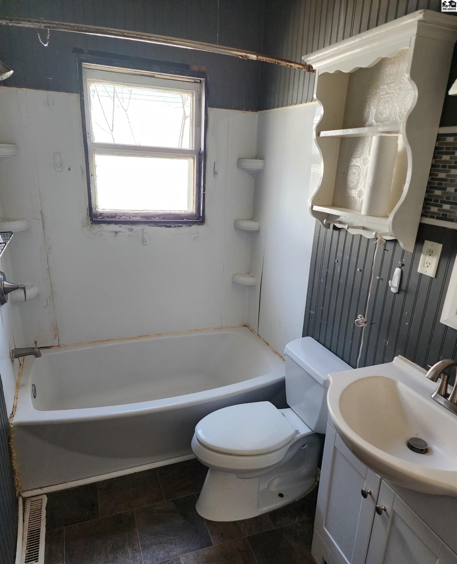 803 E 5th Avenue Hutchinson KS 67501