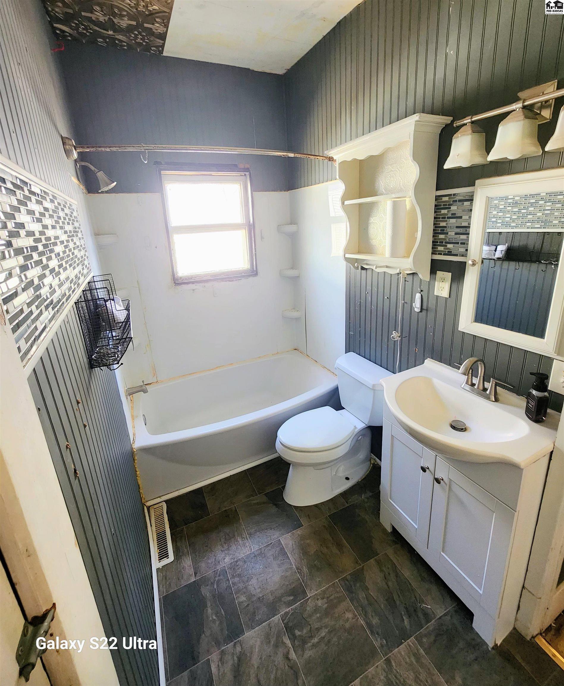 803 E 5th Avenue Hutchinson KS 67501