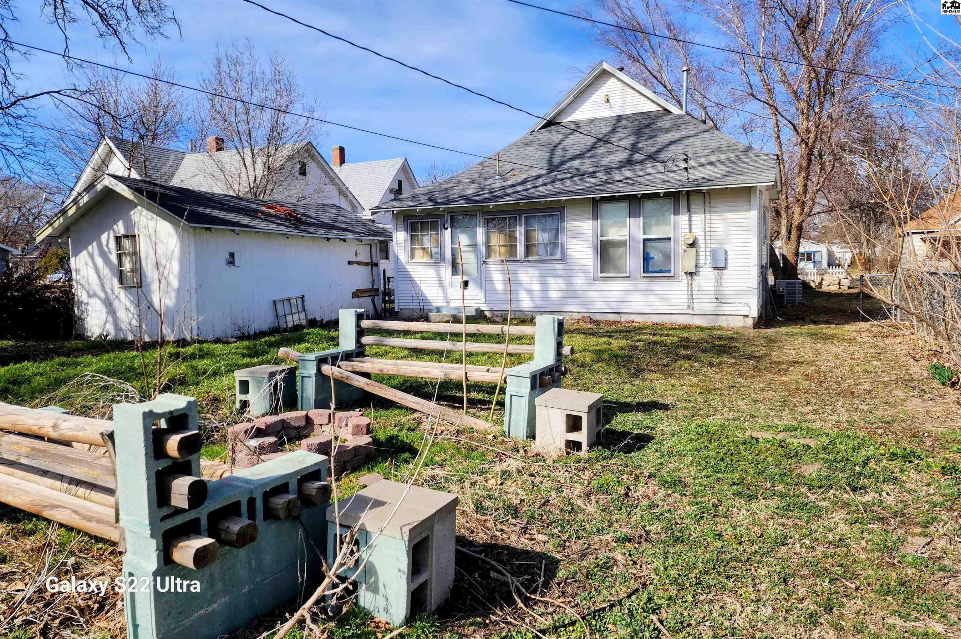 803 E 5th Avenue Hutchinson KS 67501