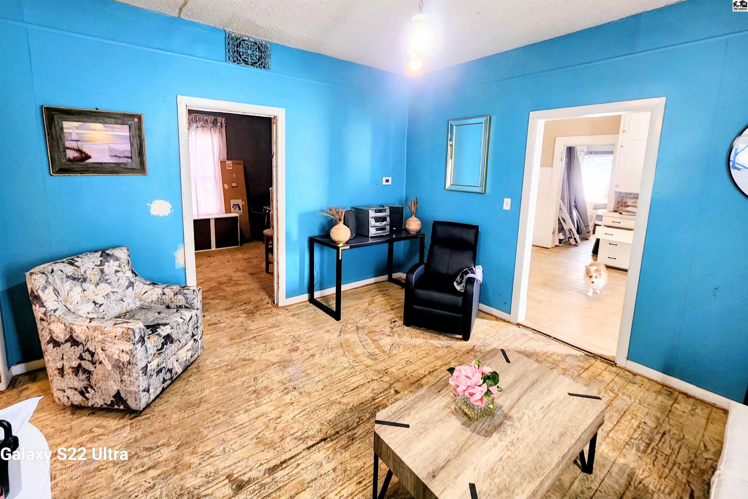 803 E 5th Avenue Hutchinson KS 67501