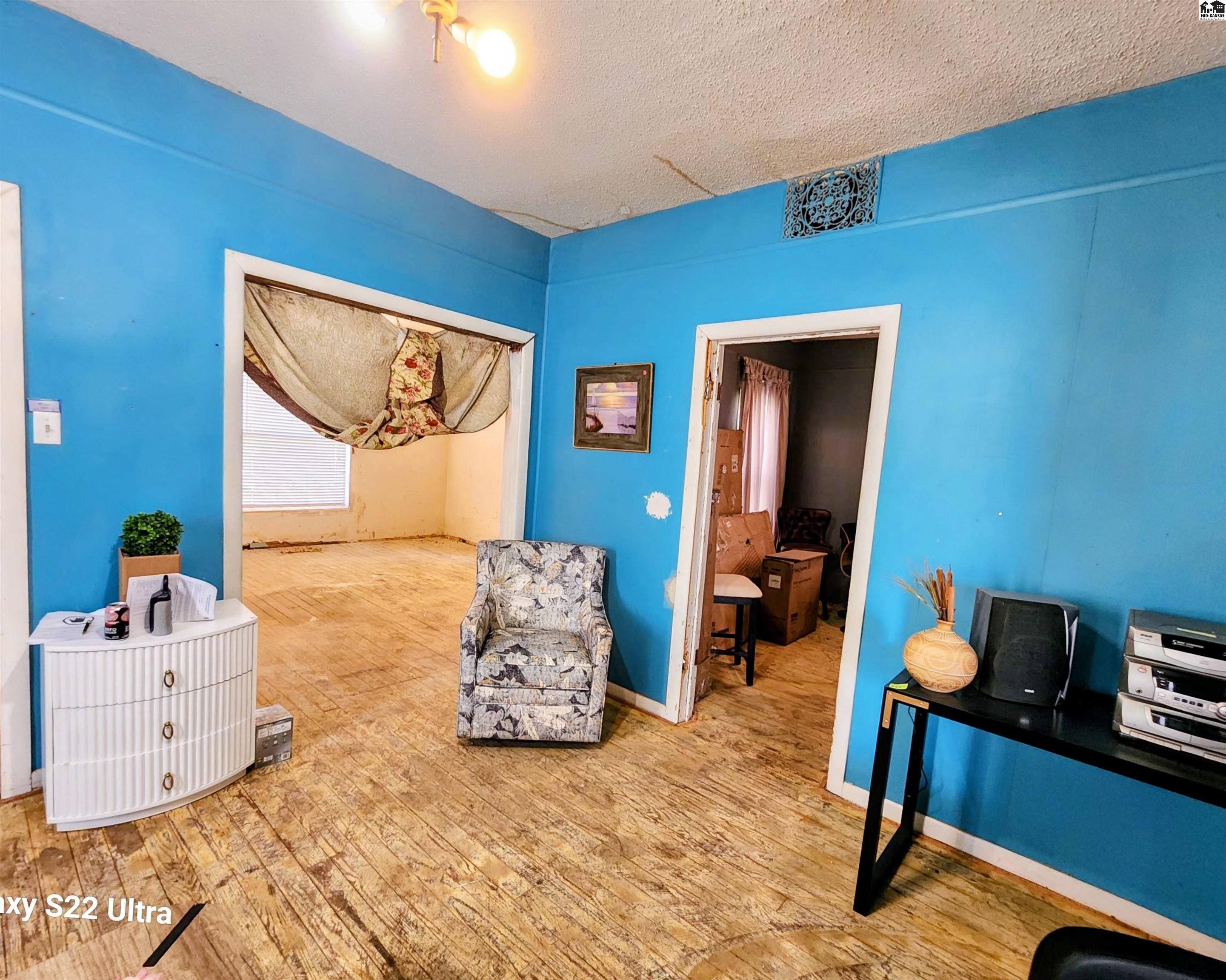 803 E 5th Avenue Hutchinson KS 67501