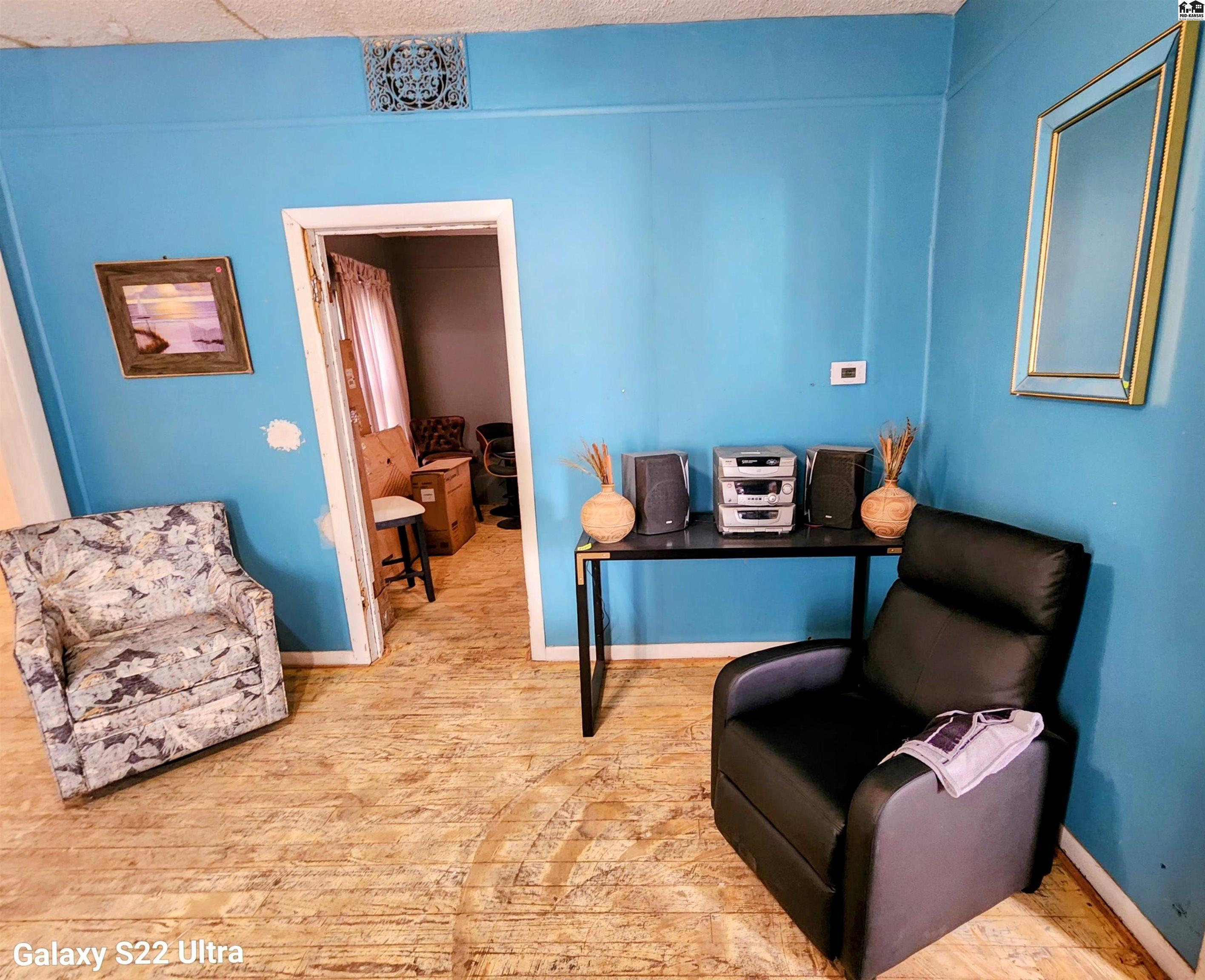 803 E 5th Avenue Hutchinson KS 67501