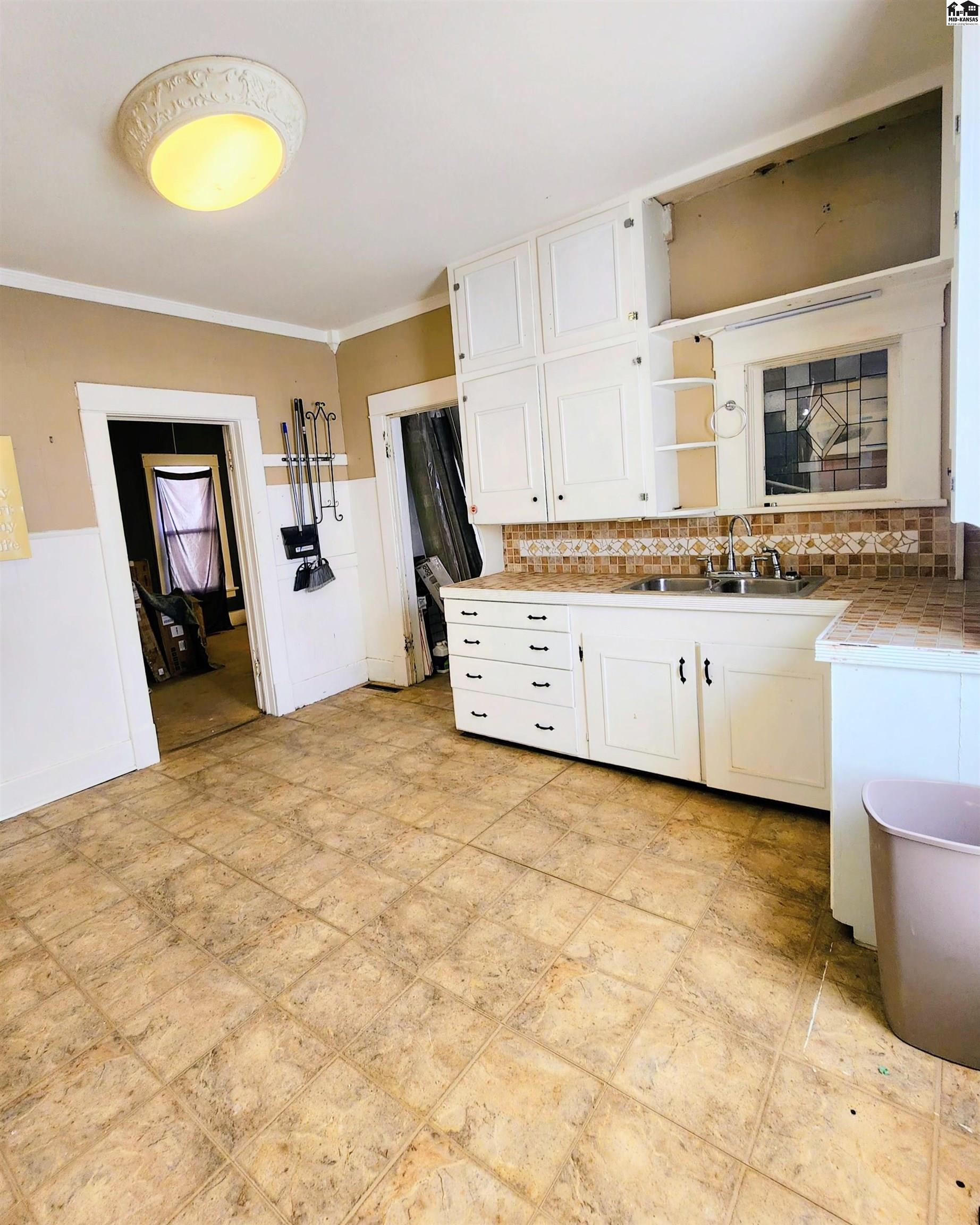 803 E 5th Avenue Hutchinson KS 67501