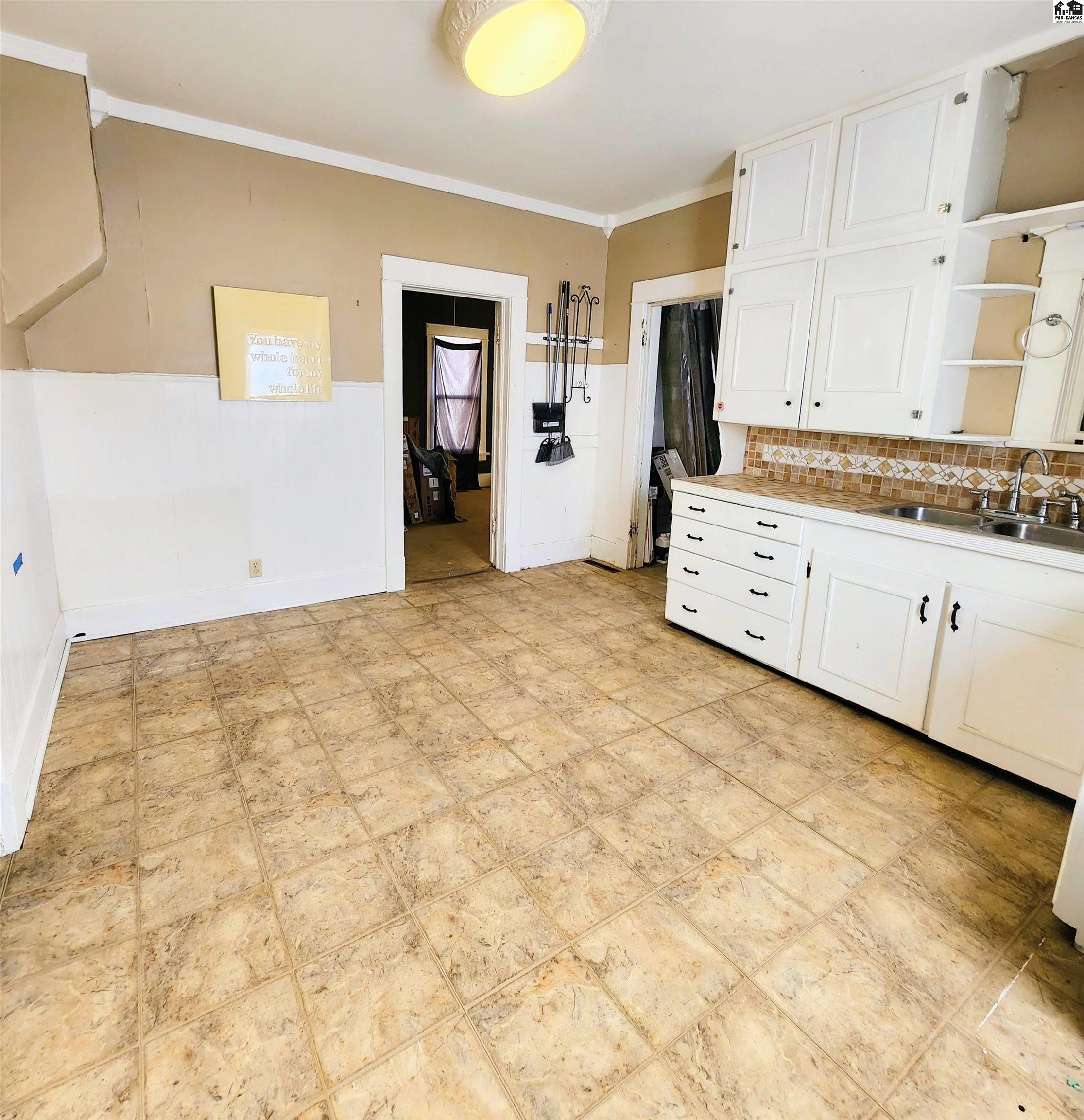 803 E 5th Avenue Hutchinson KS 67501