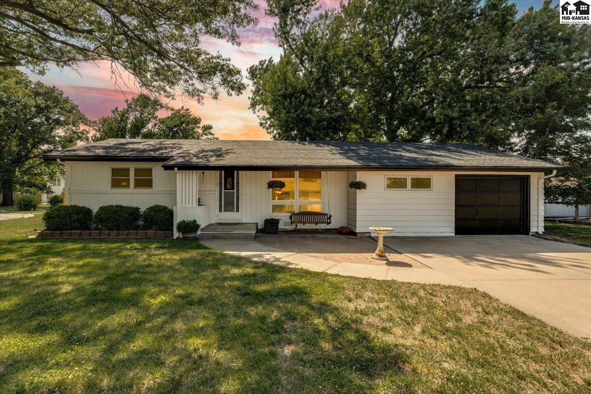 103 S Salina Street Haven KS 67543