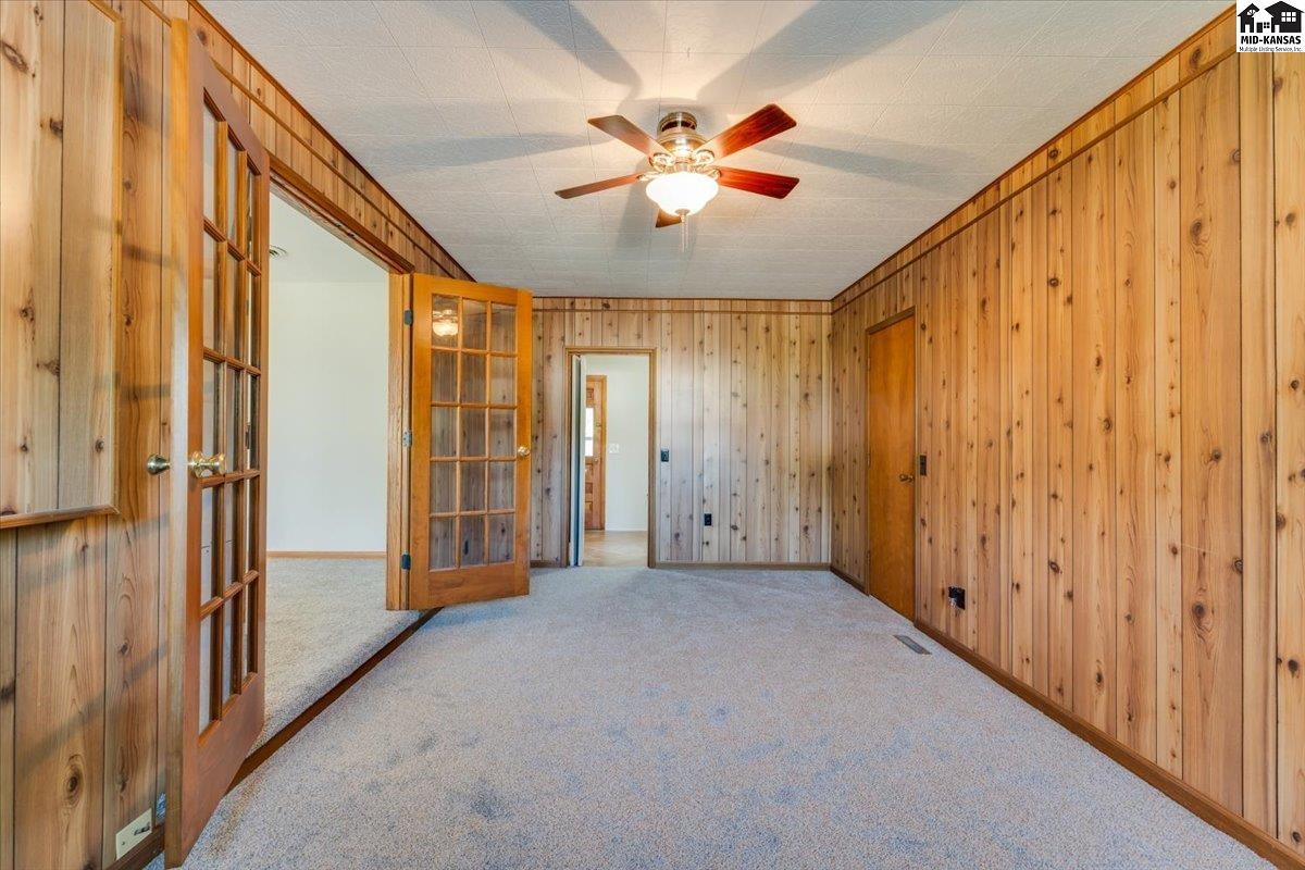 103 S Salina Street Haven KS 67543