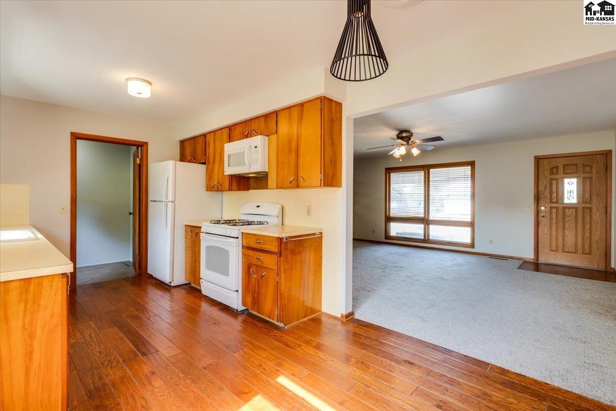 103 S Salina Street Haven KS 67543