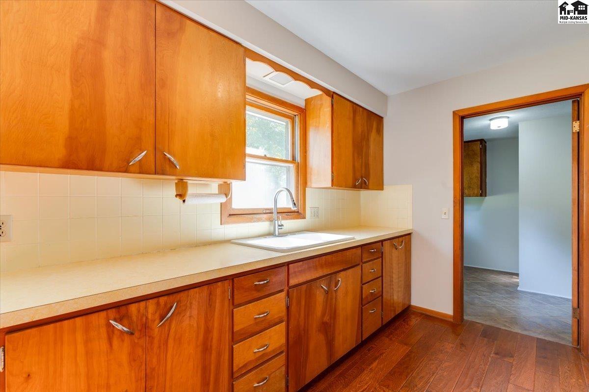103 S Salina Street Haven KS 67543