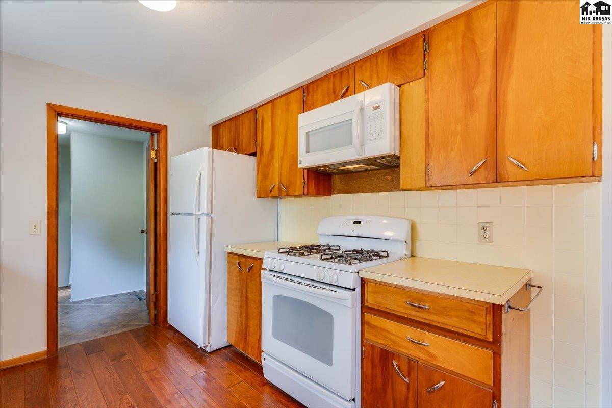103 S Salina Street Haven KS 67543