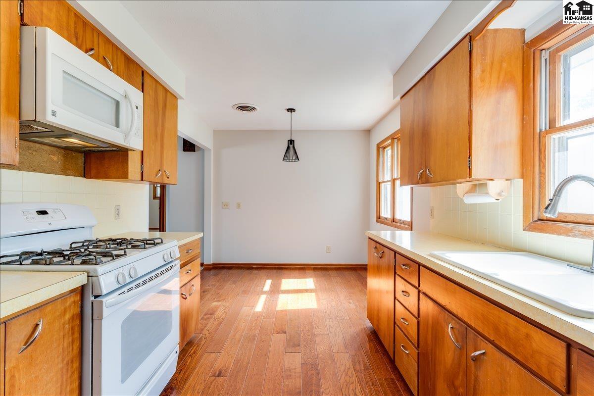 103 S Salina Street Haven KS 67543