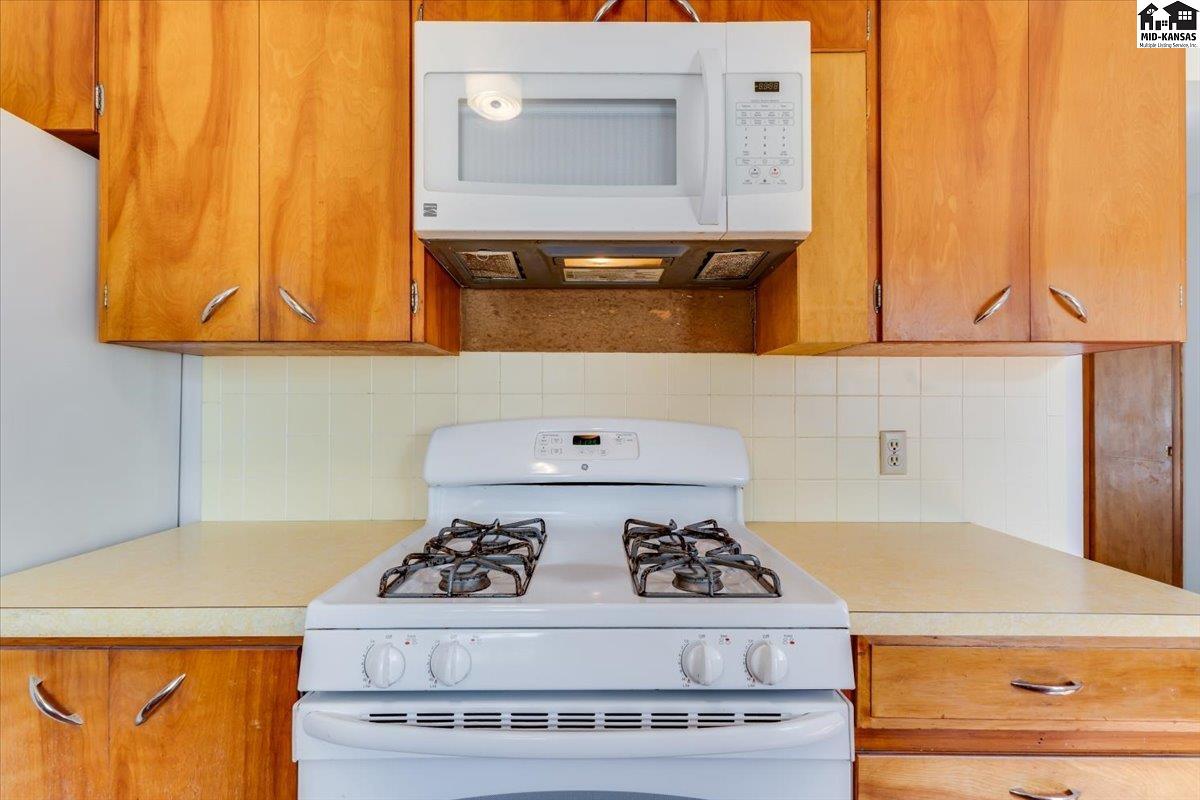 103 S Salina Street Haven KS 67543