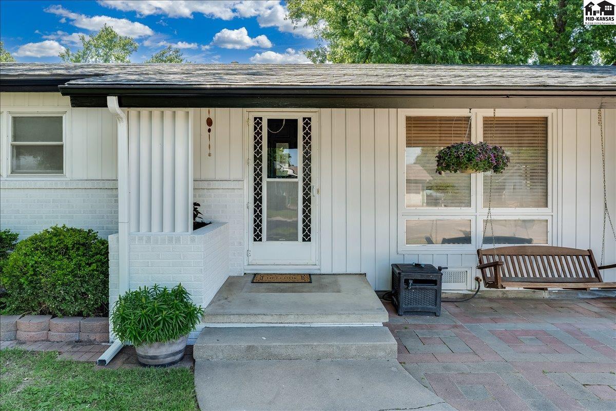 103 S Salina Street Haven KS 67543