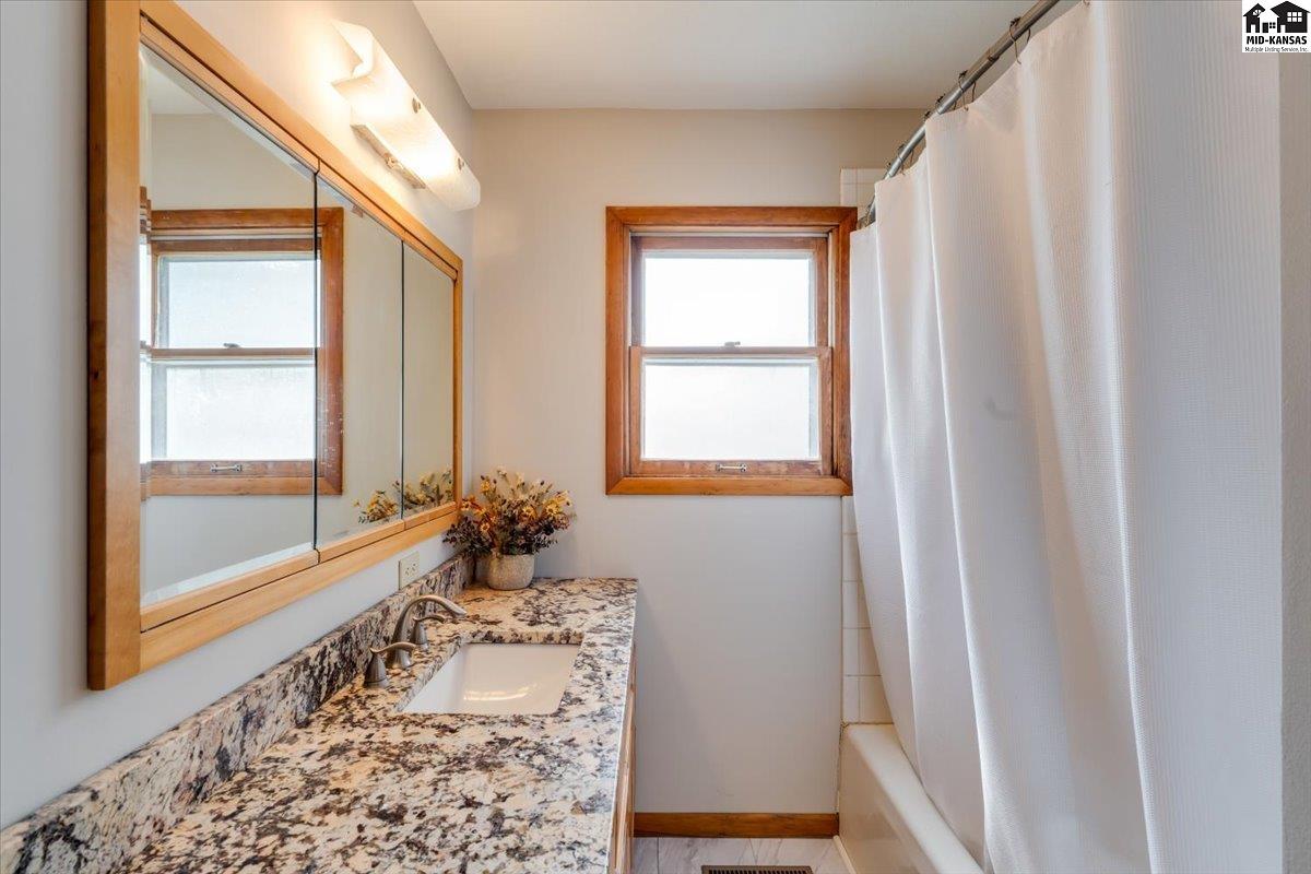 103 S Salina Street Haven KS 67543