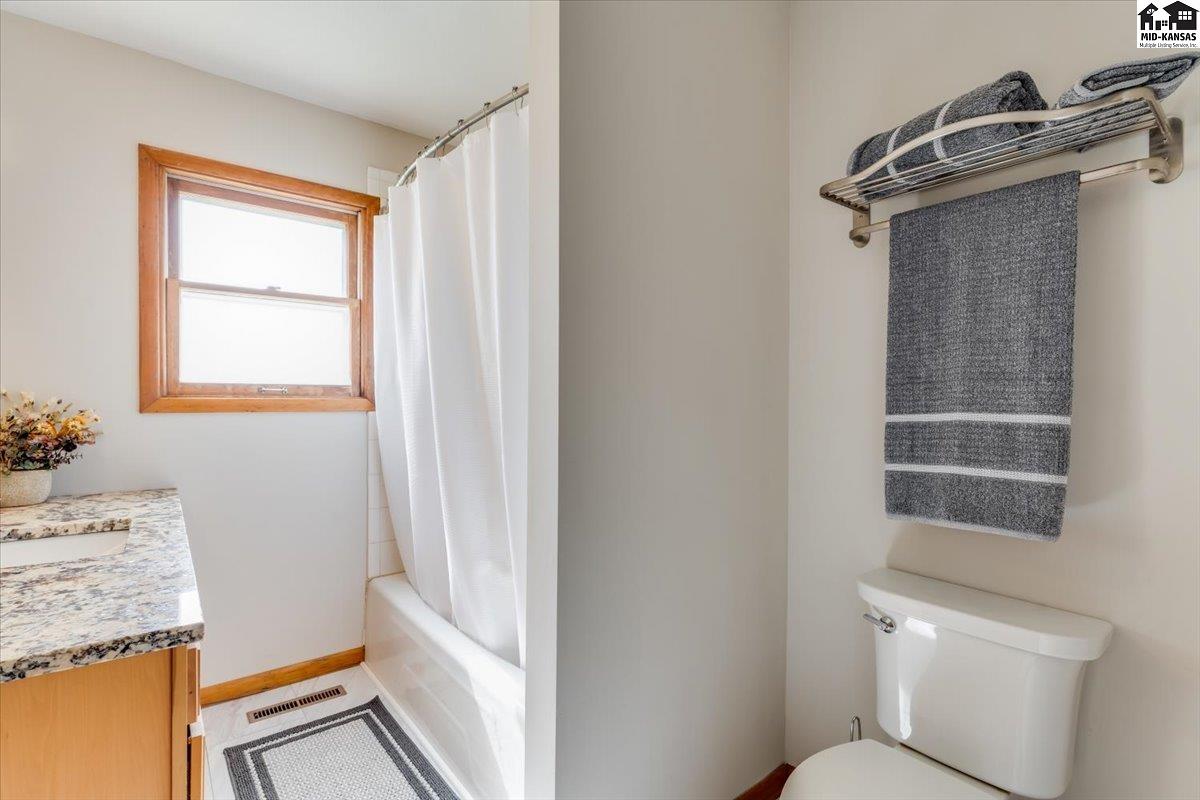 103 S Salina Street Haven KS 67543