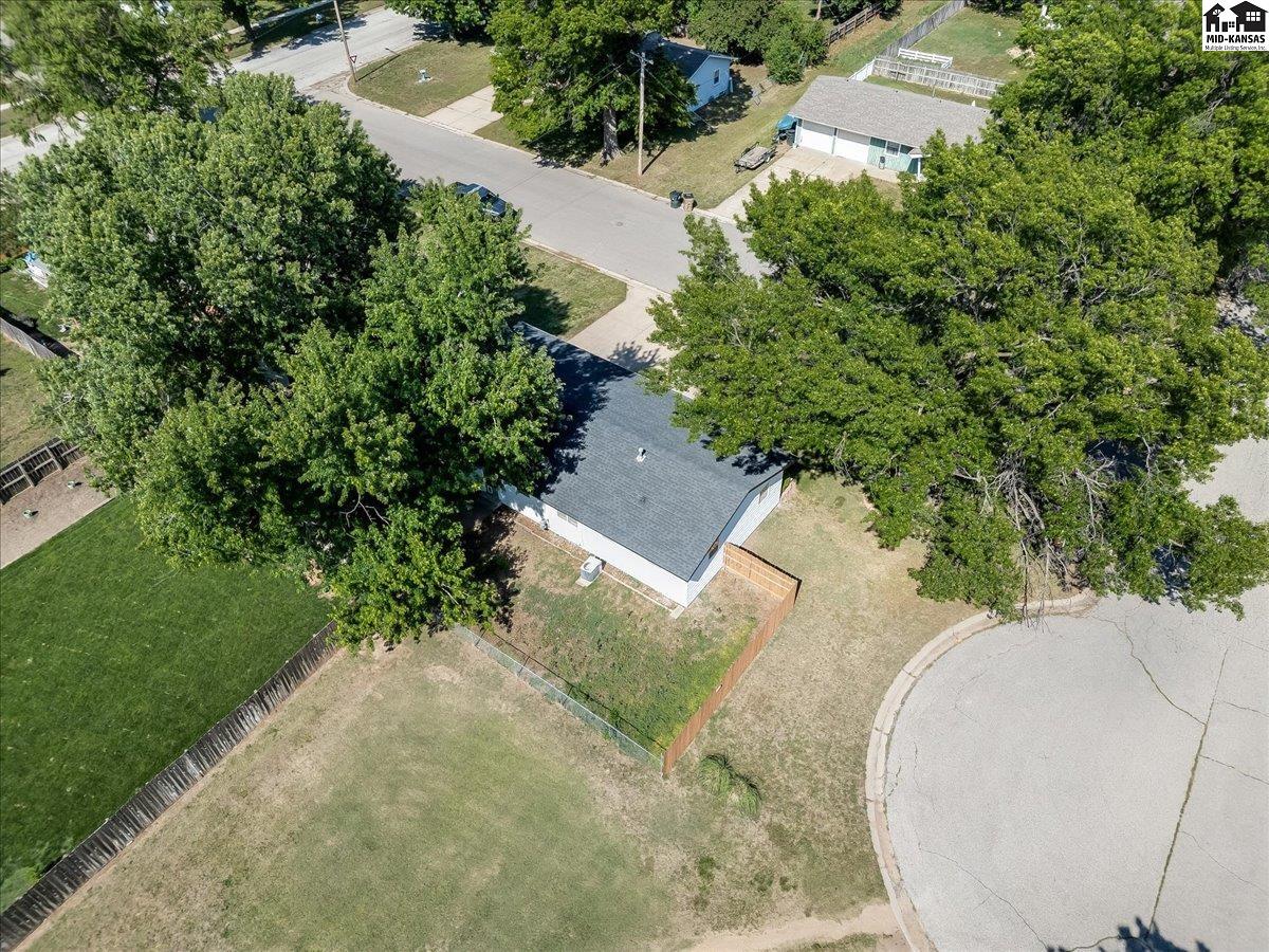 103 S Salina Street Haven KS 67543
