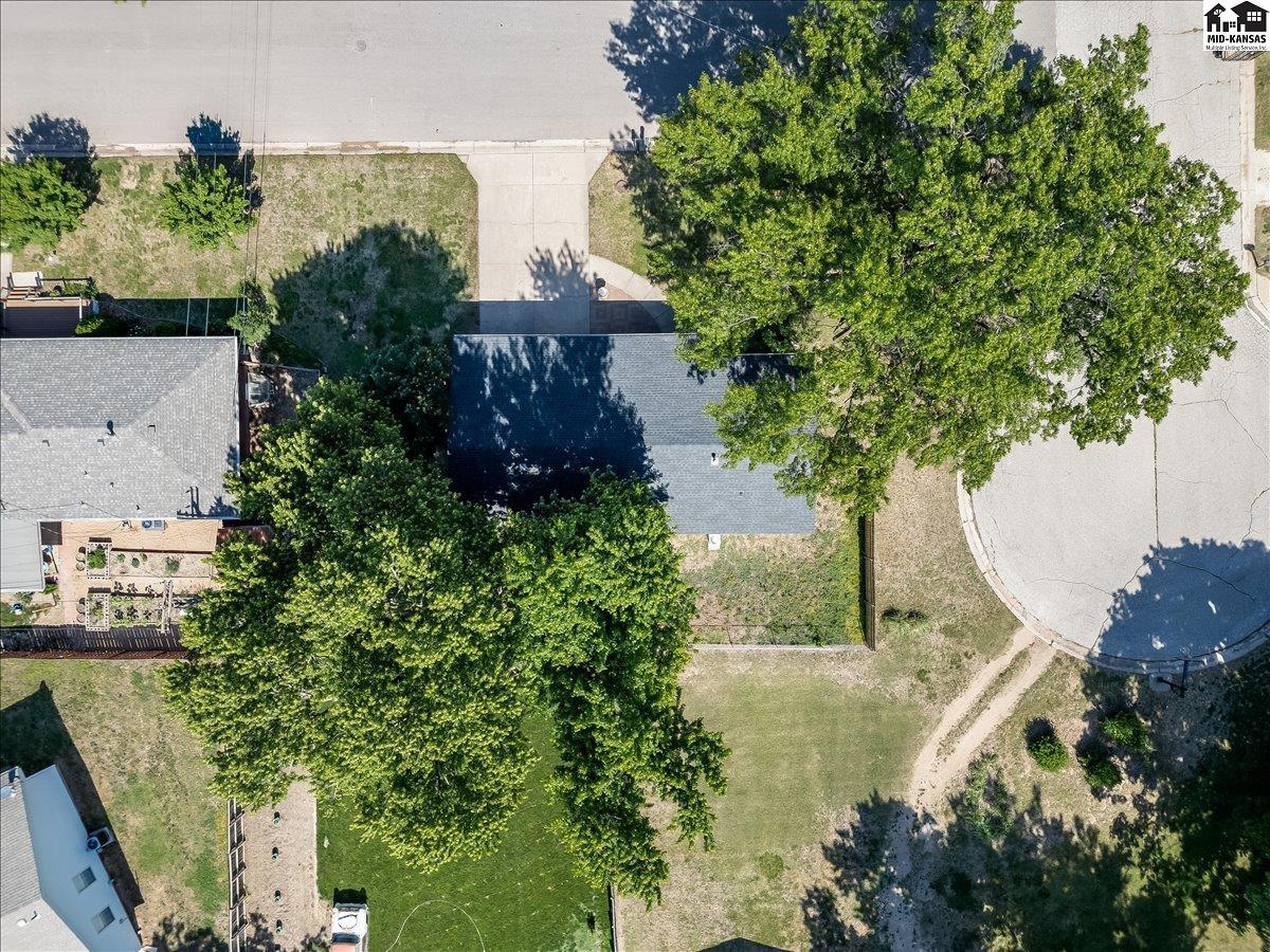103 S Salina Street Haven KS 67543