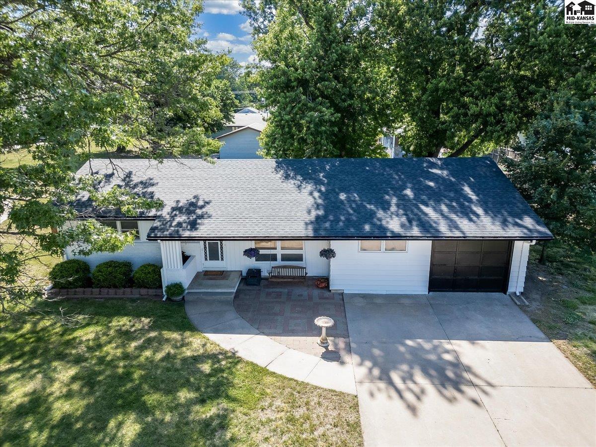 103 S Salina Street Haven KS 67543
