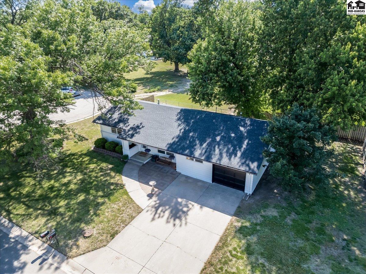 103 S Salina Street Haven KS 67543