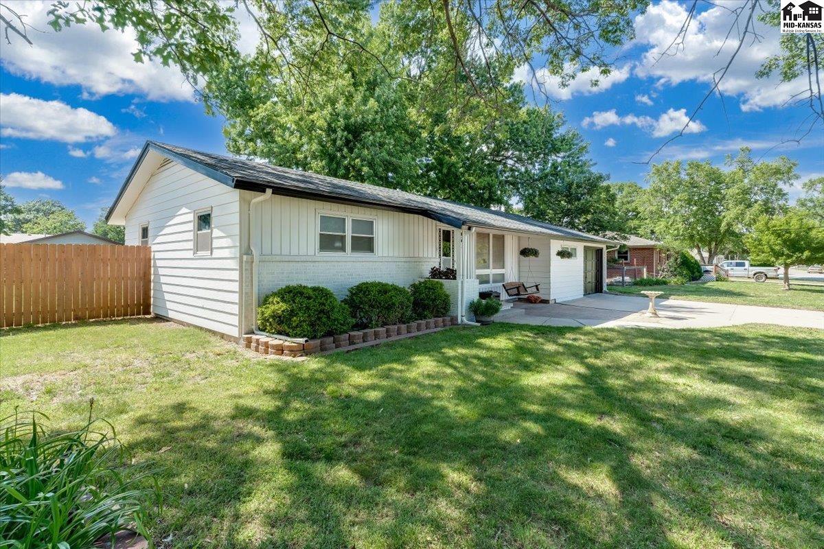 103 S Salina Street Haven KS 67543
